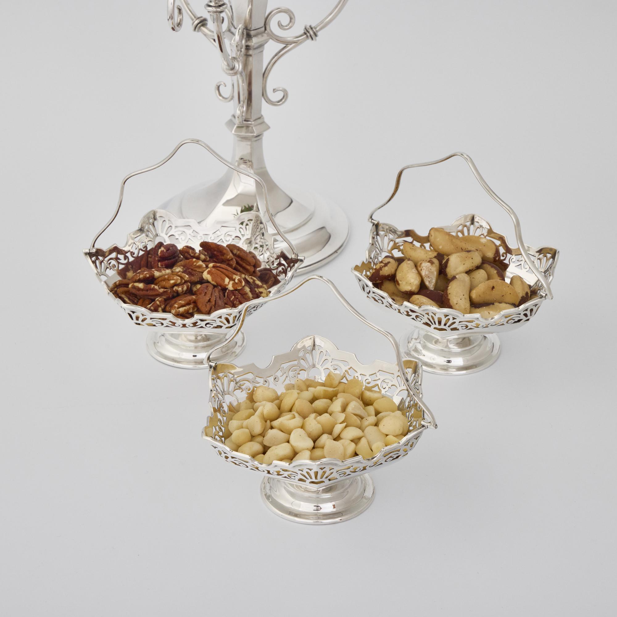 Début du 20ème siècle Centre de table épergne à 3 branches en argent antique en vente