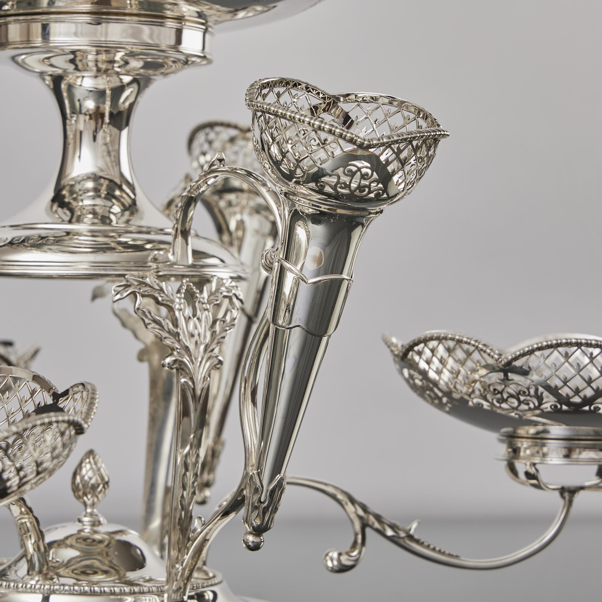Début du 20ème siècle Centre de table épergne à 3 branches en argent antique en vente