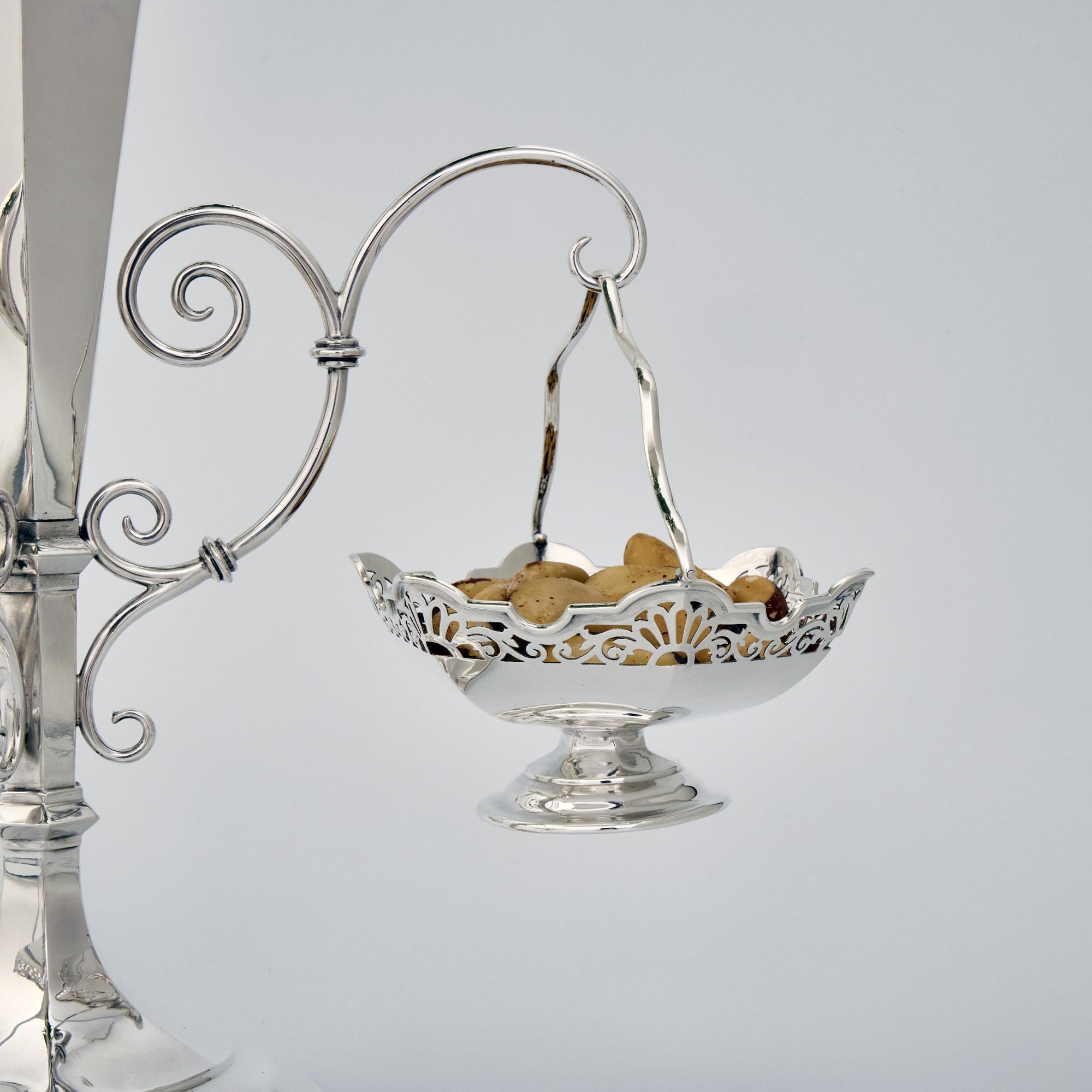 Centre de table épergne à 3 branches en argent antique en vente 1