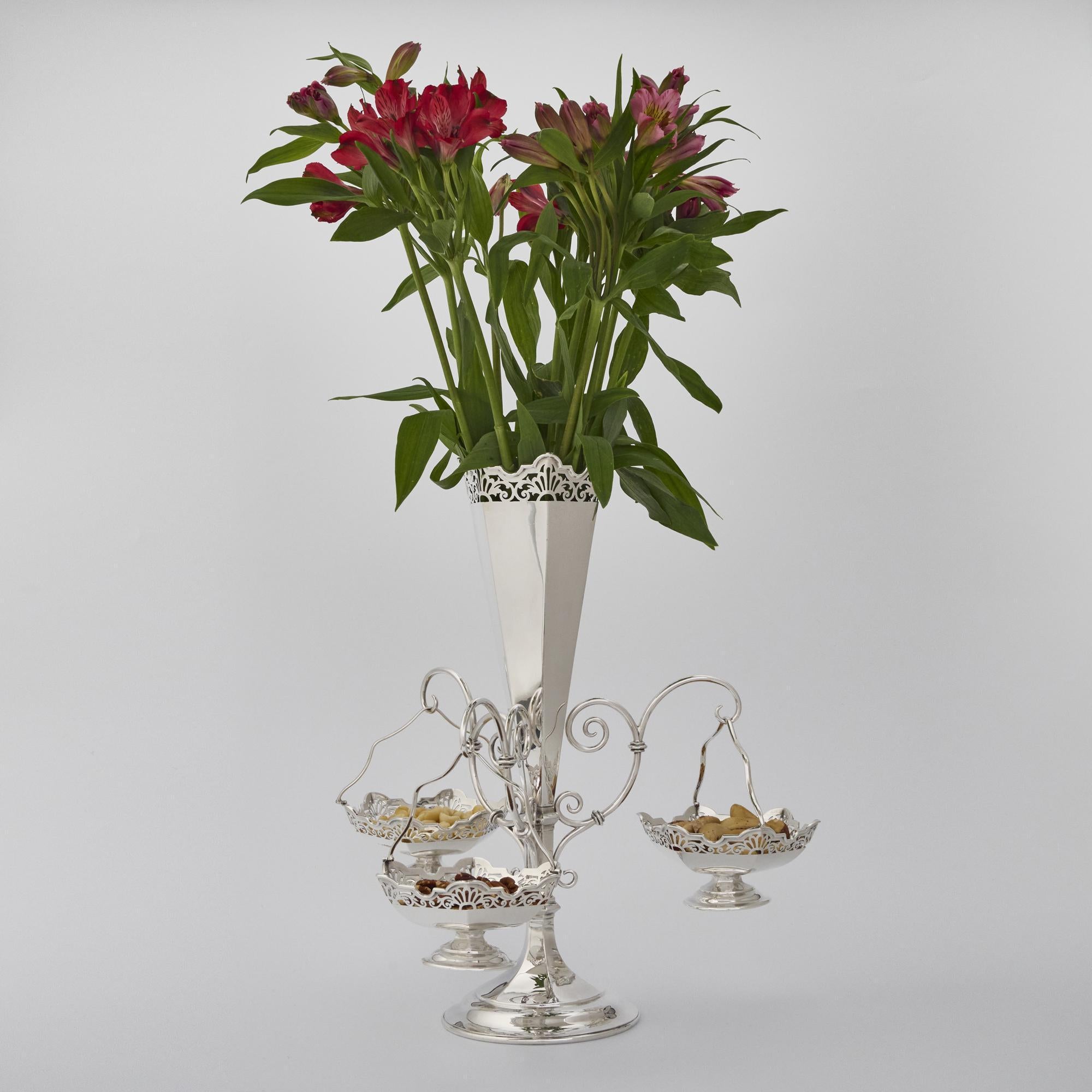 Centre de table épergne à 3 branches en argent antique en vente 3