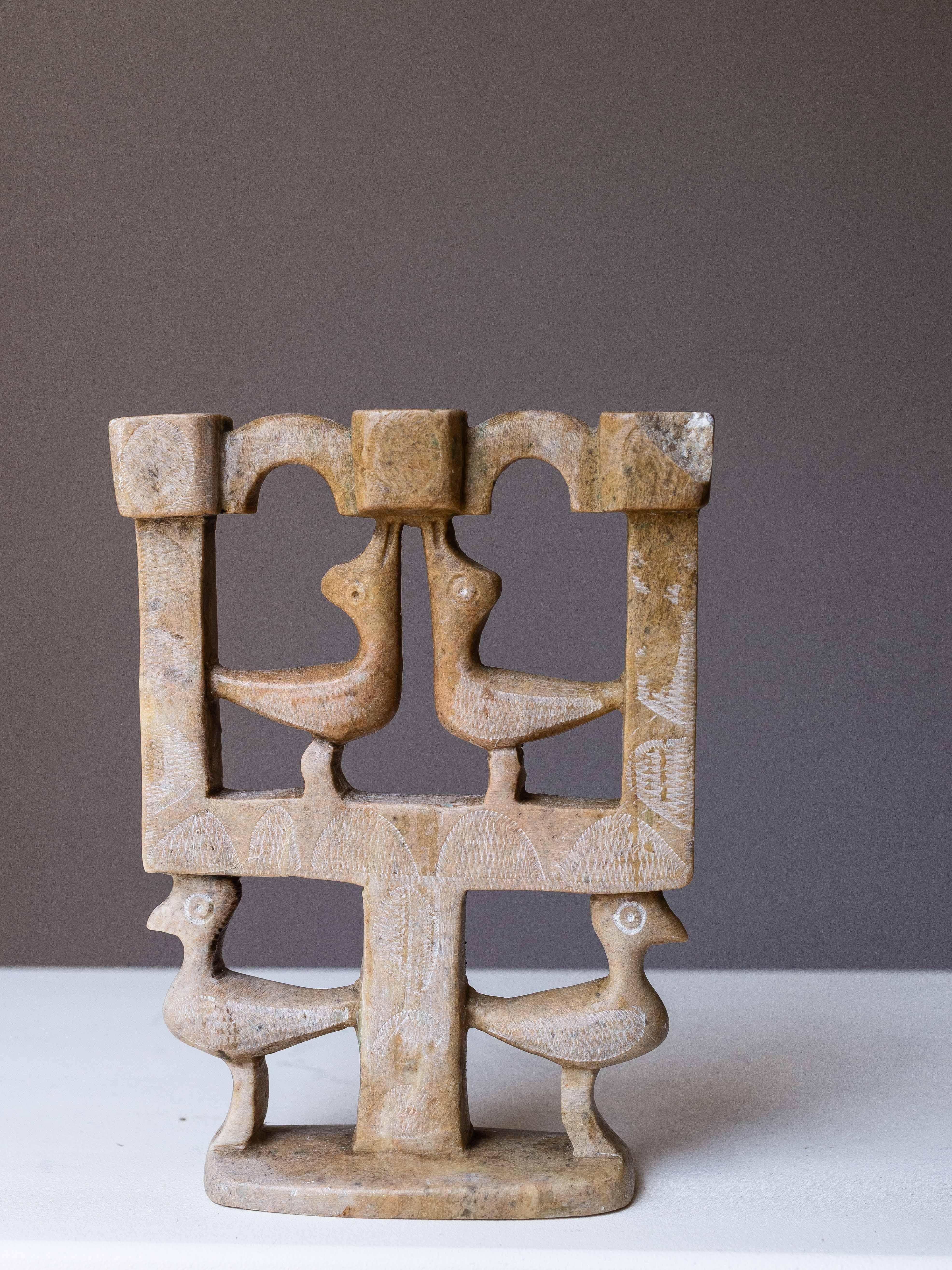 3 Branch Stone Kandelaber, Tiervögel Design, Marokko 1970er Jahre (Geschnitzt) im Angebot