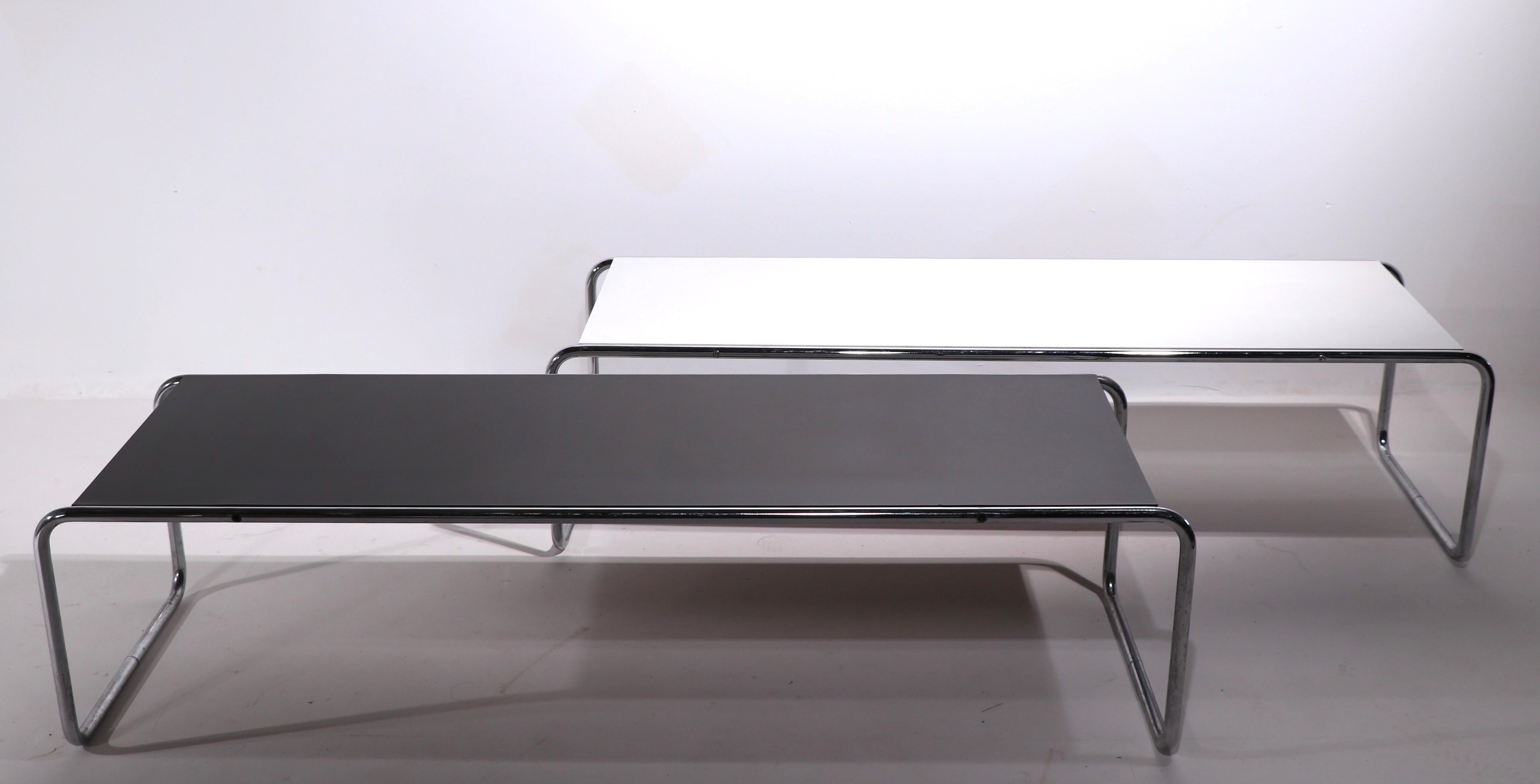 Trois tables conçues par Breuer et fabriquées en Finlande par Stendig, une petite table d'appoint et deux tables basses en vente 7