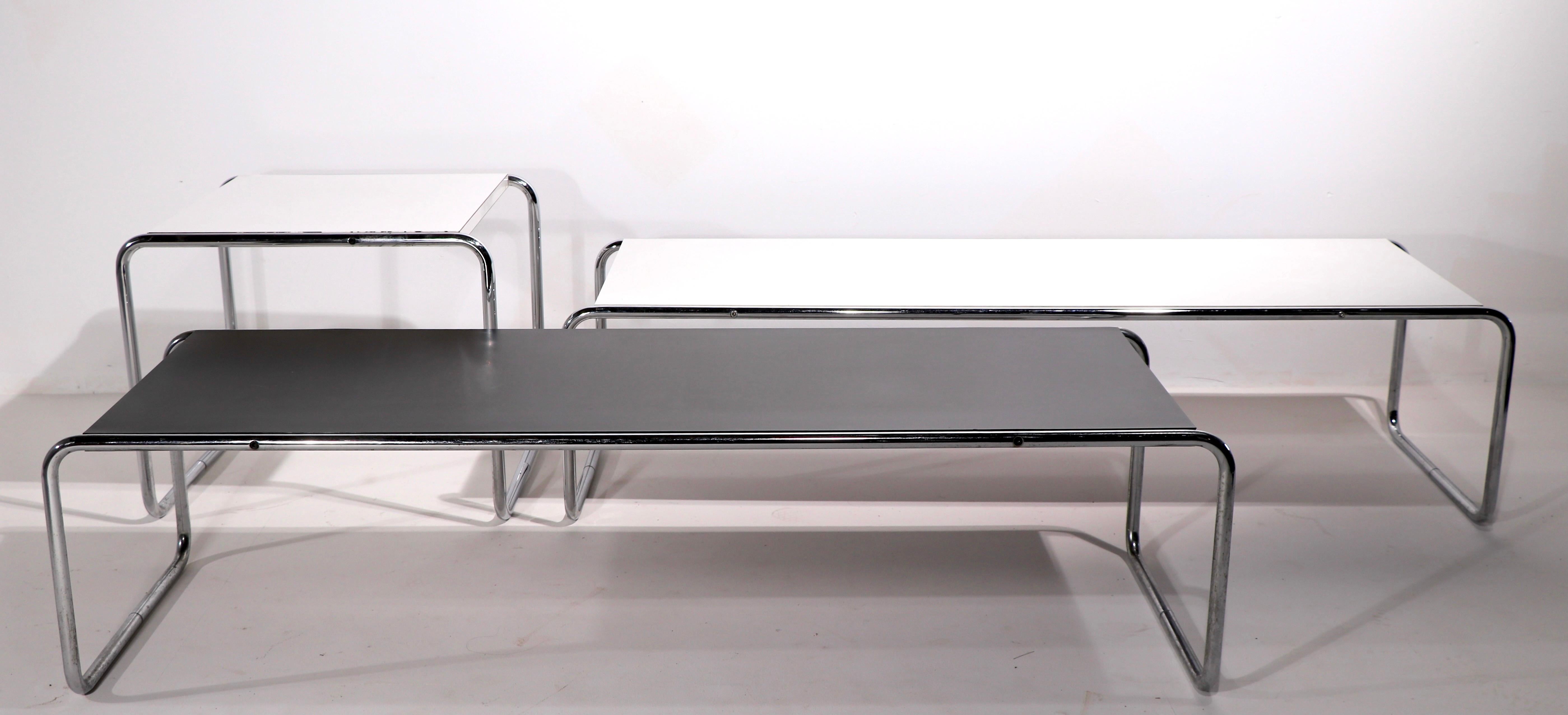 Trois tables conçues par Breuer et fabriquées en Finlande par Stendig, une petite table d'appoint et deux tables basses en vente 8