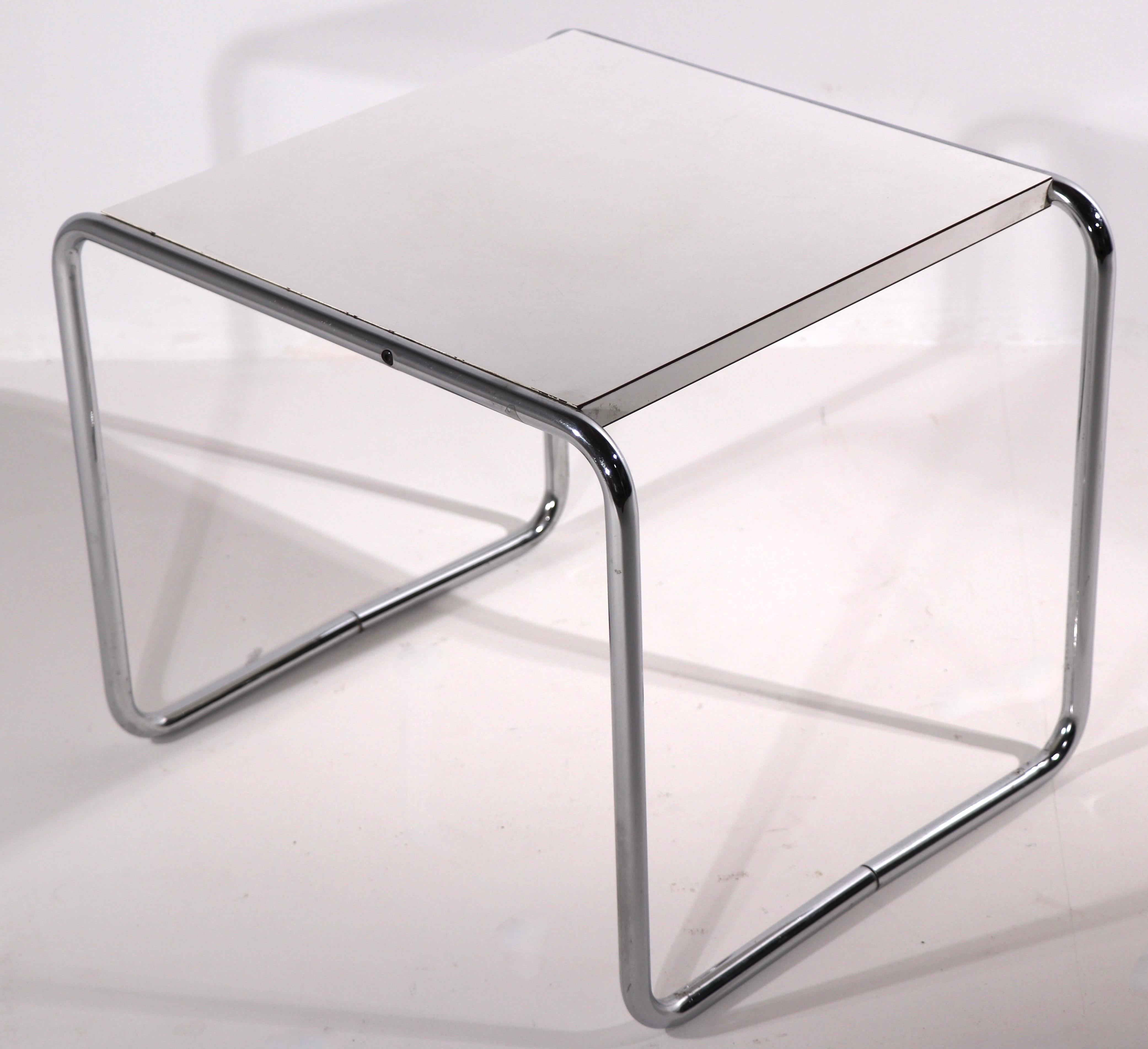 Finlandais Trois tables conçues par Breuer et fabriquées en Finlande par Stendig, une petite table d'appoint et deux tables basses en vente