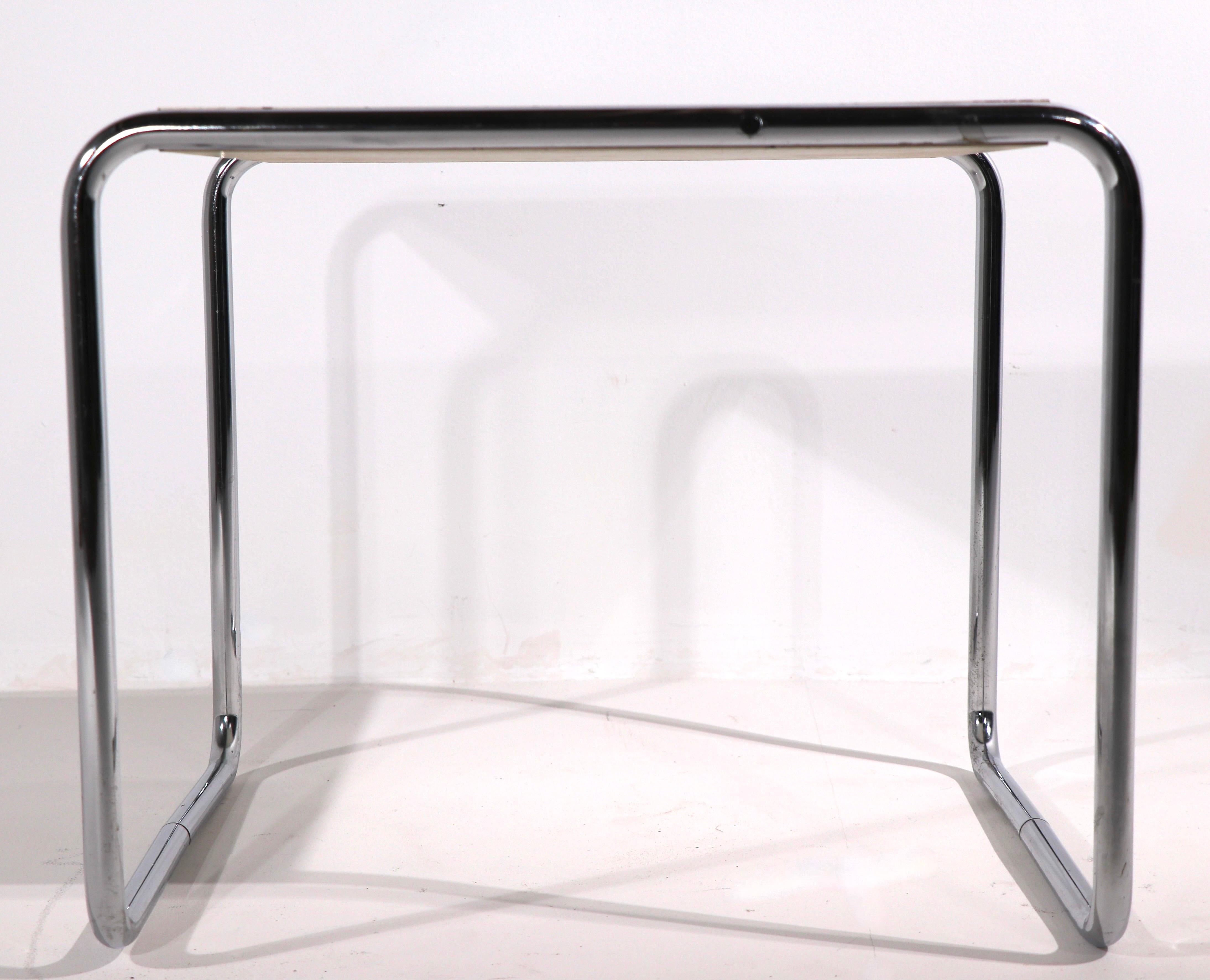 Formica Trois tables conçues par Breuer et fabriquées en Finlande par Stendig, une petite table d'appoint et deux tables basses en vente