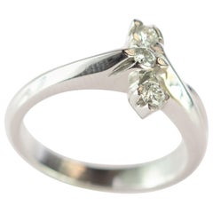 3 Brilliant Diamond Intertwining 18 Karat White Gold Romantic Spiral Bridal Ring