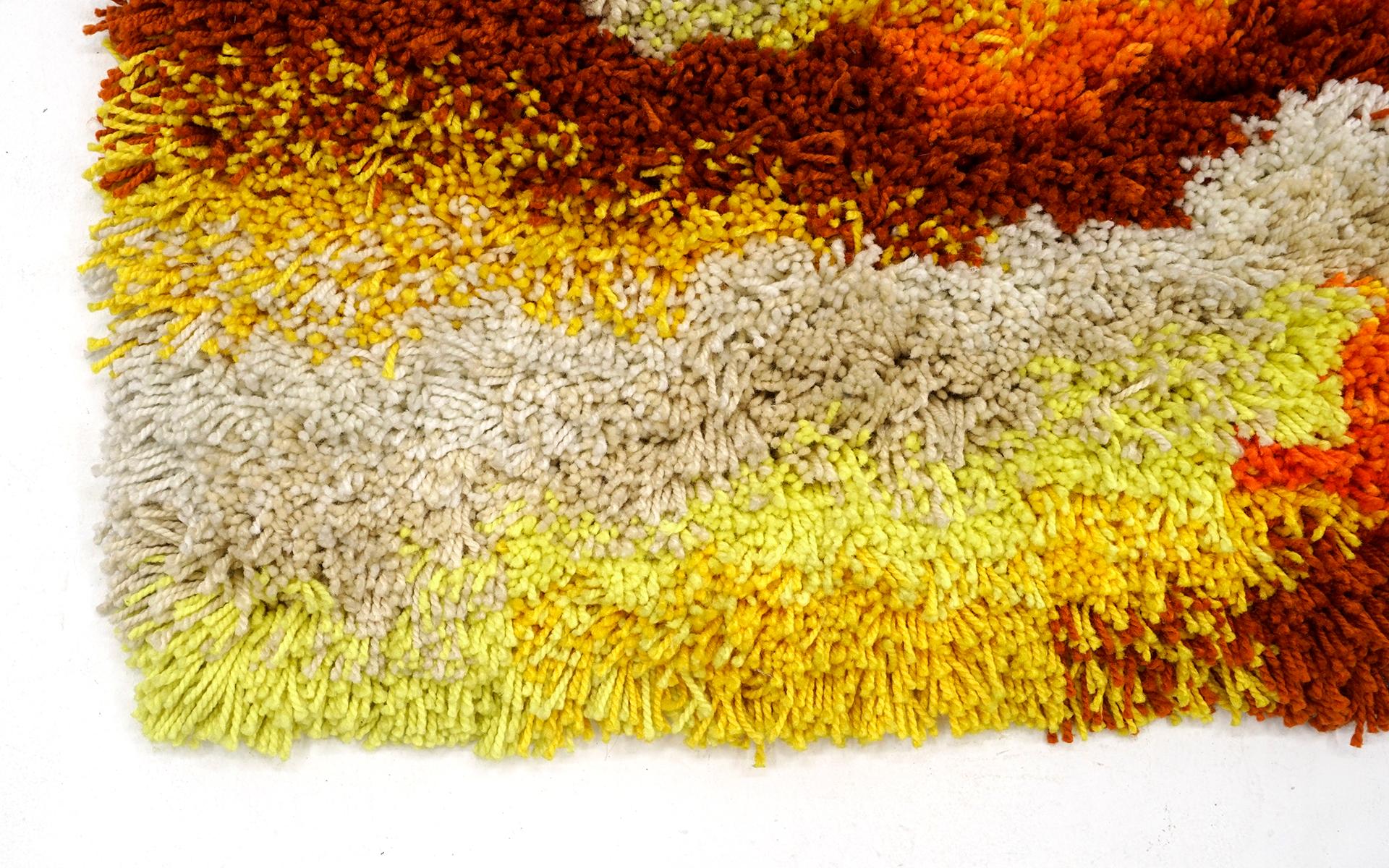 3 von 5 Rya-Teppich / Wandteppich in Orange, Gelb, Off White.  Niemals auf dem Boden.   (Moderne der Mitte des Jahrhunderts) im Angebot