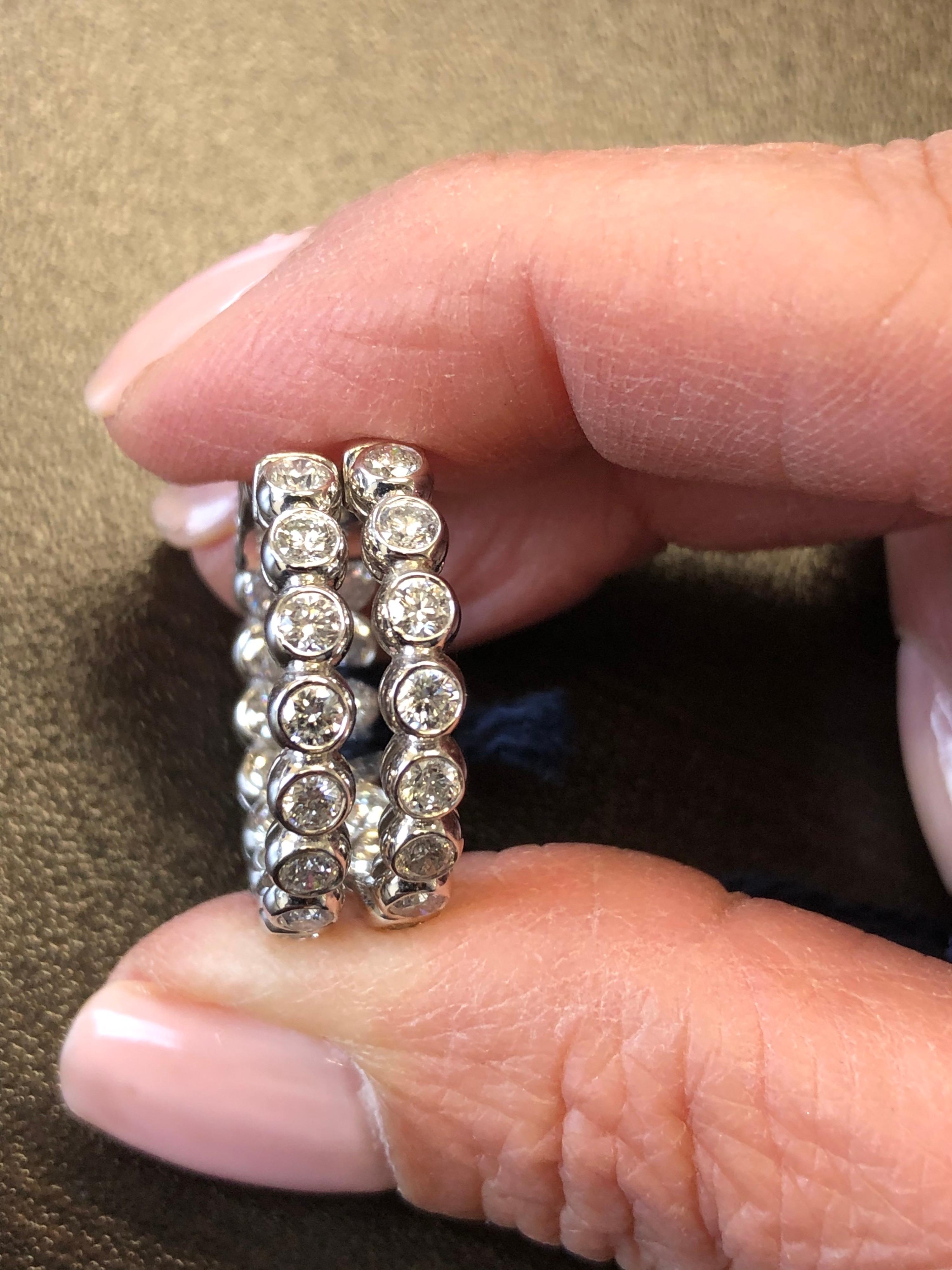 Donna Orecchini a cerchio con diamante da 3 carati 14 carati in vendita