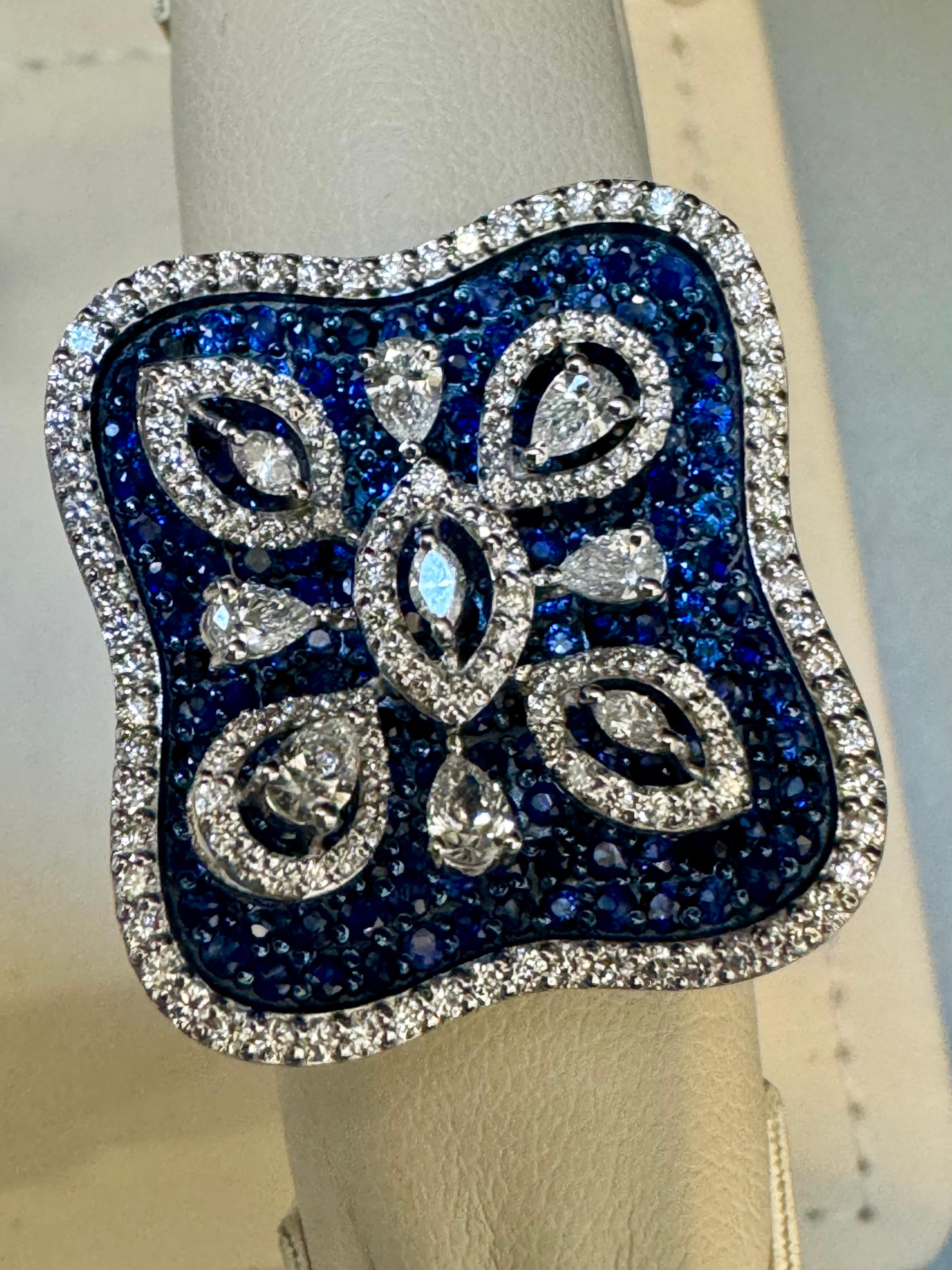 Taille ronde Bague cocktail en or 18 carats, saphir bleu de 3 carats et diamants de 2 carats  Or blanc 6 en vente