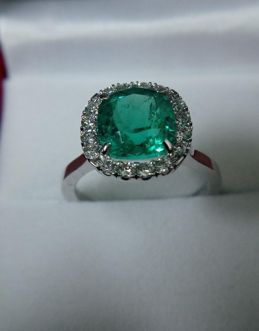 This emerald and diamond halo ring comprised a 3 carat, natural Colombian emerald, set in 18K white gold, surrounded by 0.50 carats of natural diamonds.  This piece would be ideal as either an engagement ring or an elegant cocktail ring. It is