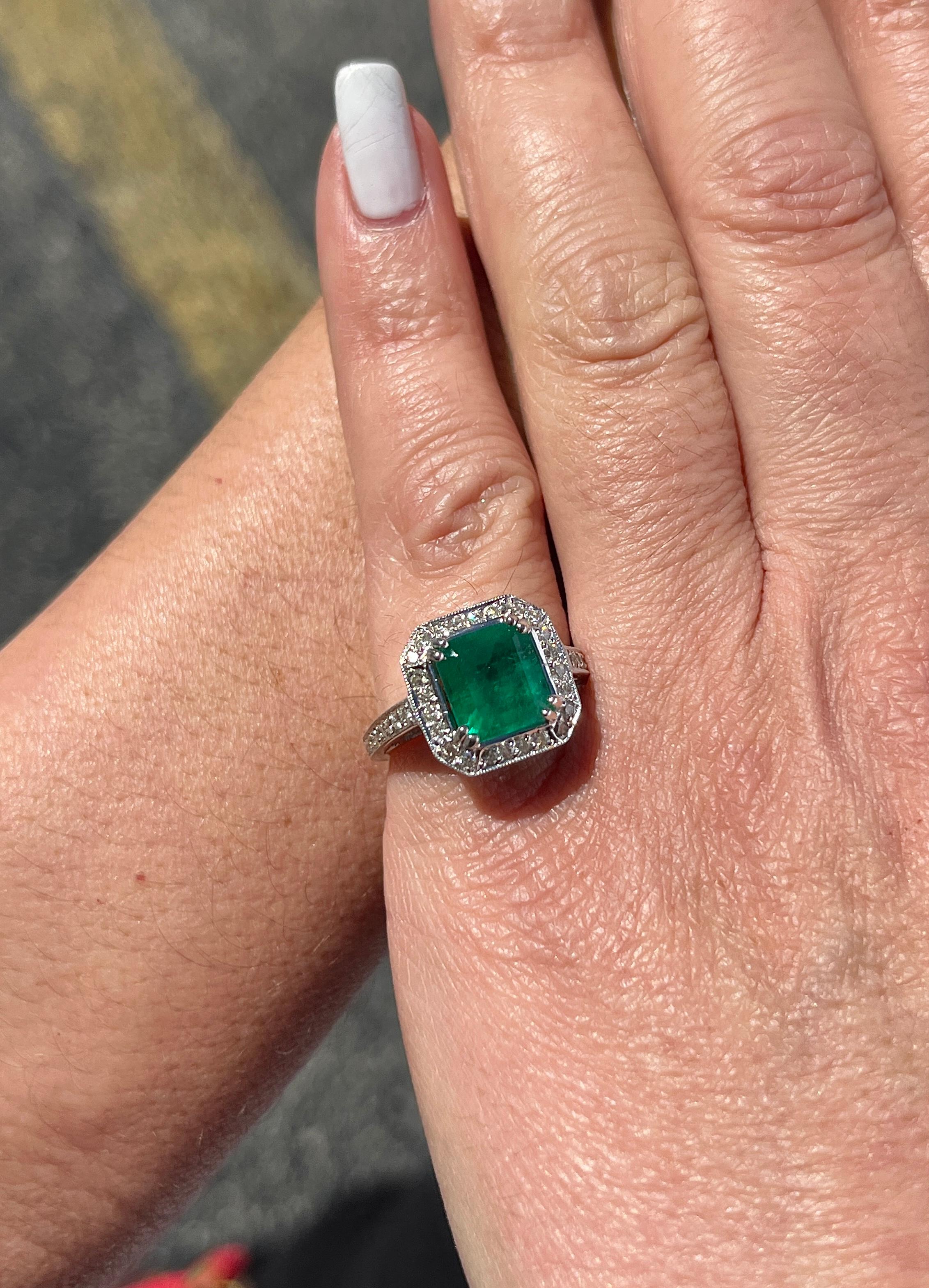 Women's 3 Carat Colombian Emerald in 18K White Gold Ring & Round Cut Diamond Halo For Sale