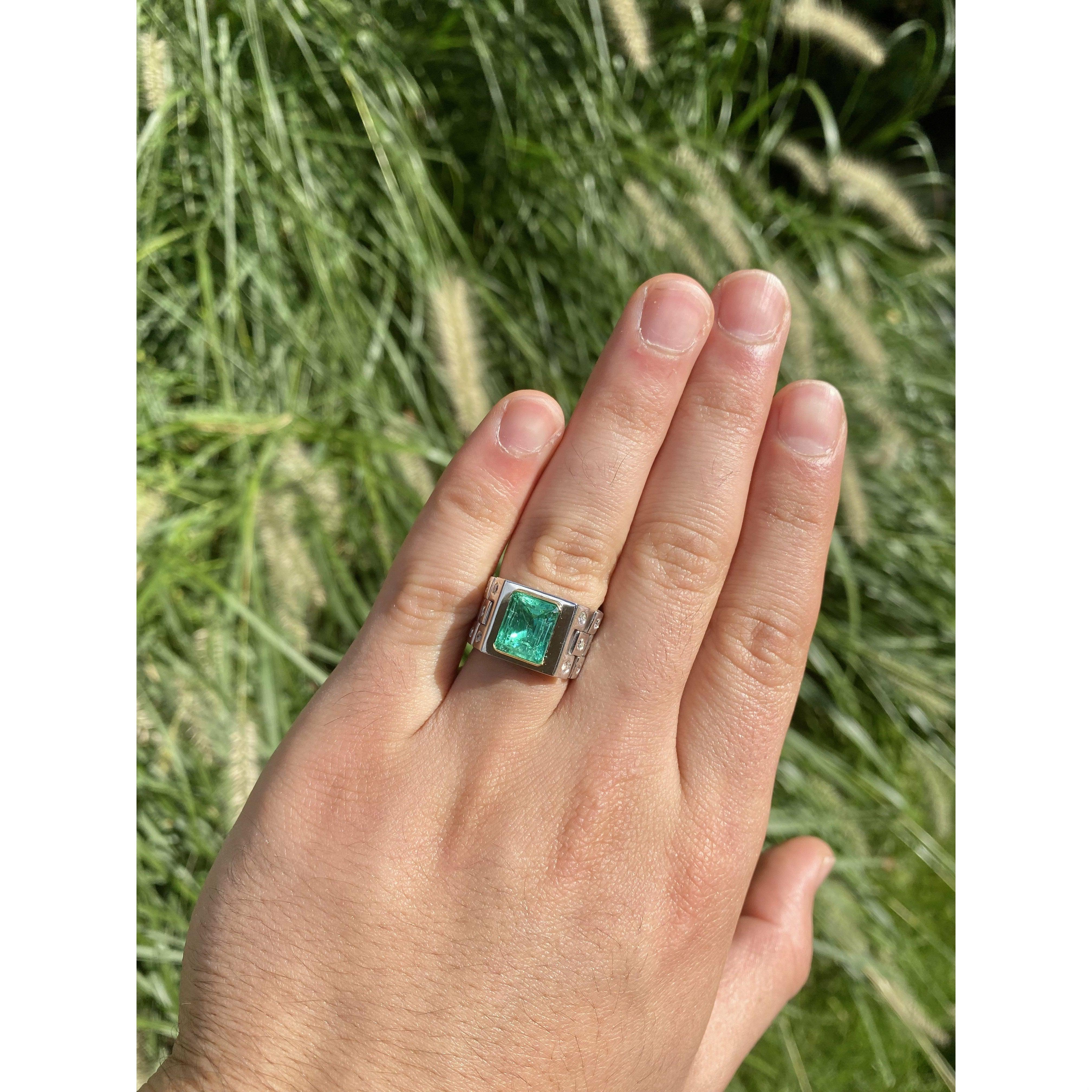 3 Carat Colombian Emerald Platinum Mens Link Ring For Sale 4