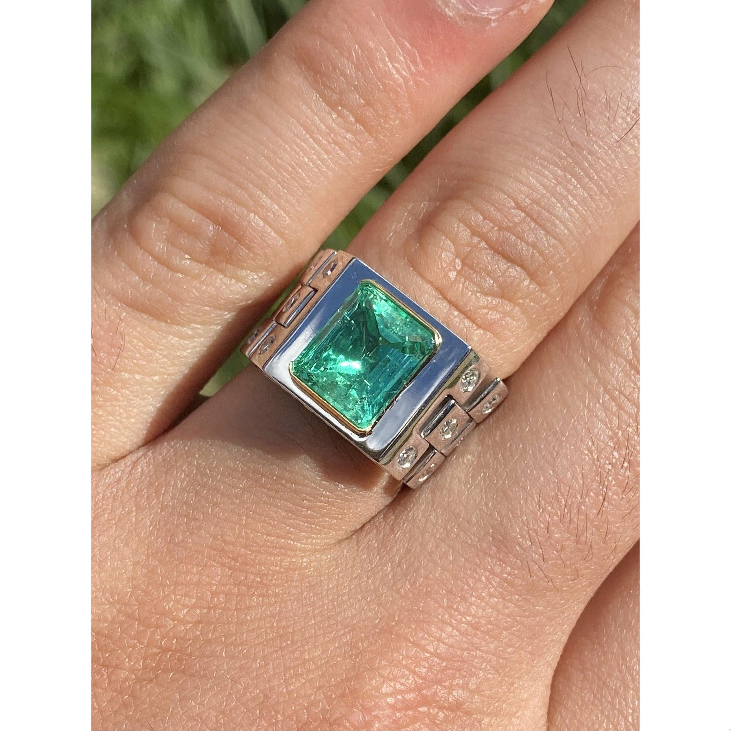 3 Carat Colombian Emerald Platinum Mens Link Ring For Sale 2
