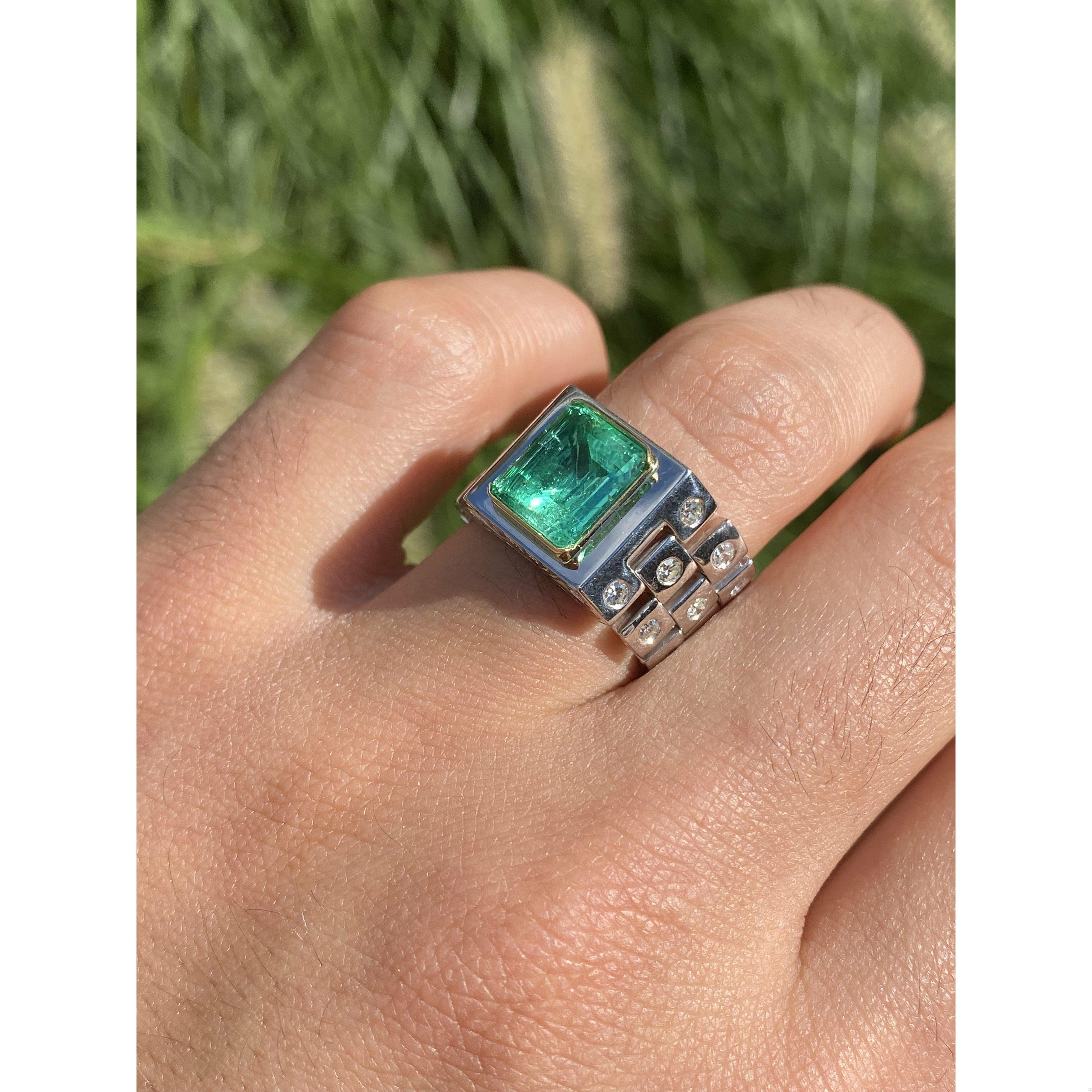3 Carat Colombian Emerald Platinum Mens Link Ring For Sale 3