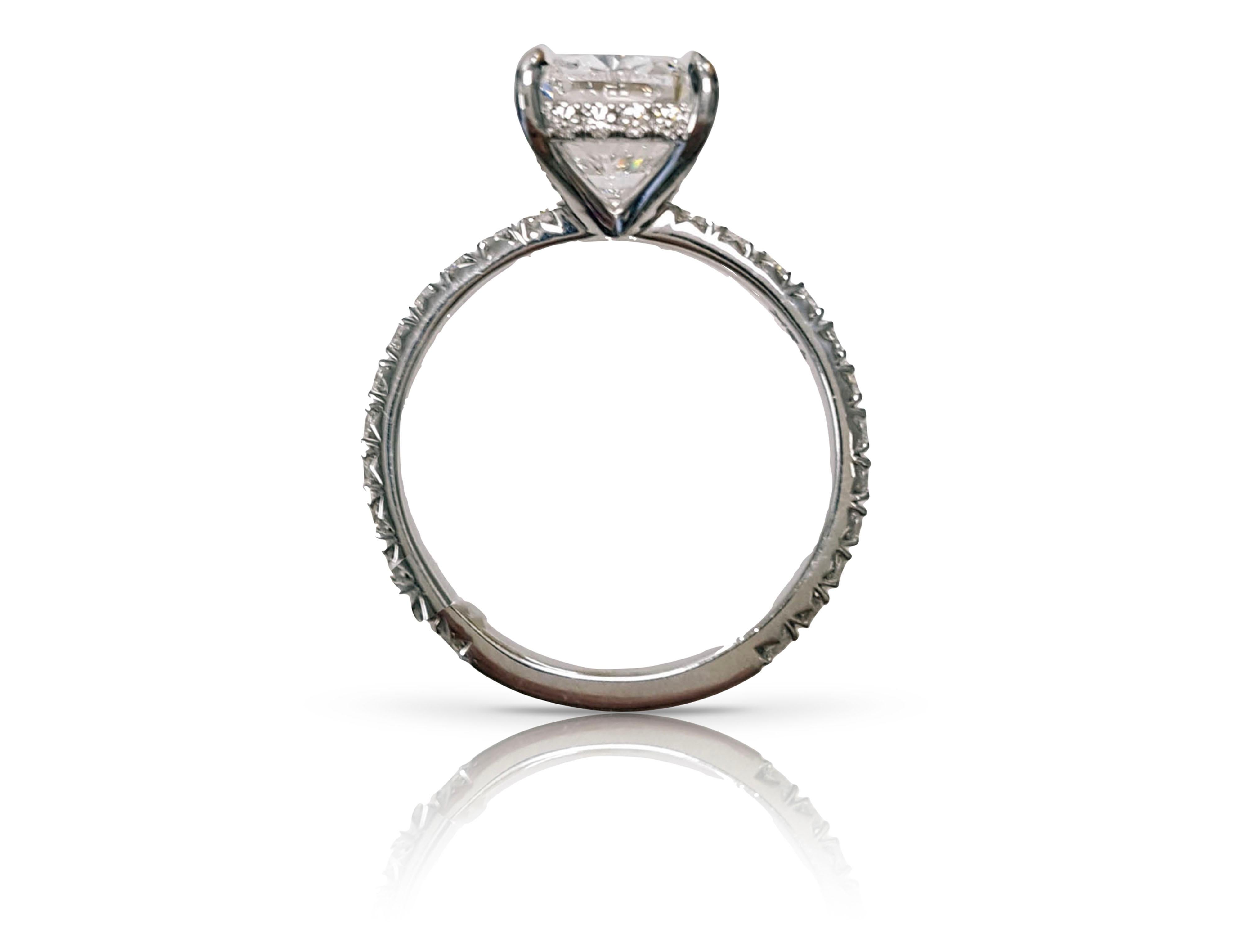 3 Karat Diamant im Kissenschliff, Verlobungsring, 18 Karat Weißgold, GIA-zertifiziert im Zustand „Neu“ im Angebot in New York, NY