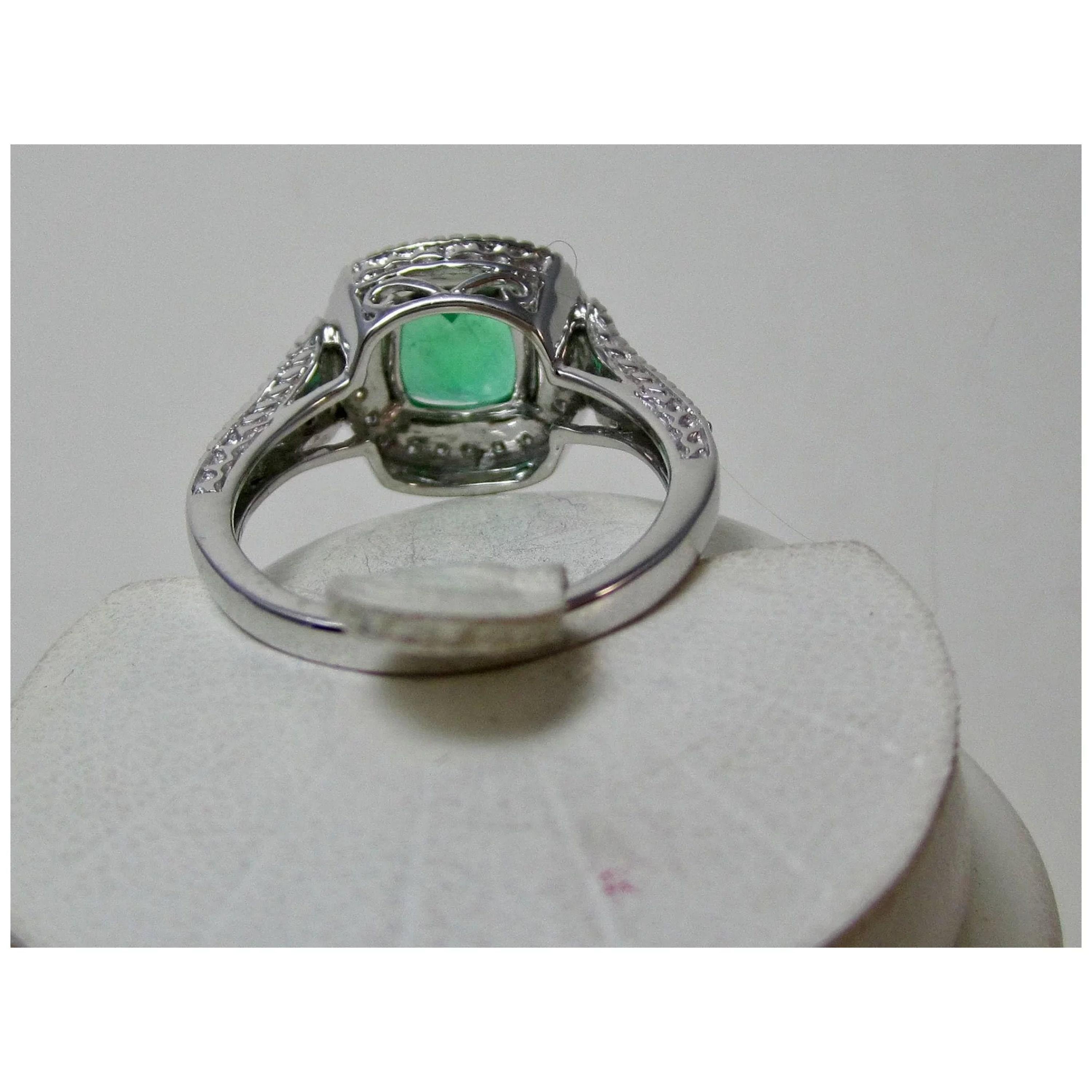 For Sale:  Vintage 3 CT Certified Natural Emerald Diamond Engagement Band Ring in 18K Gold 4