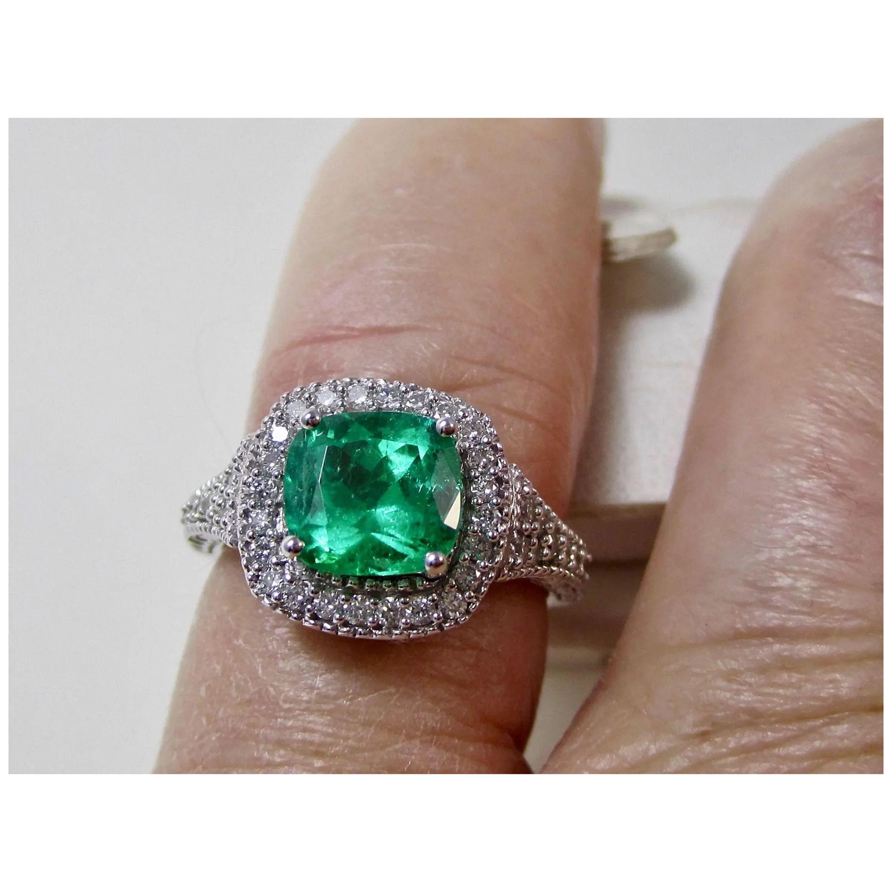 For Sale:  Vintage 3 CT Certified Natural Emerald Diamond Engagement Band Ring in 18K Gold 5