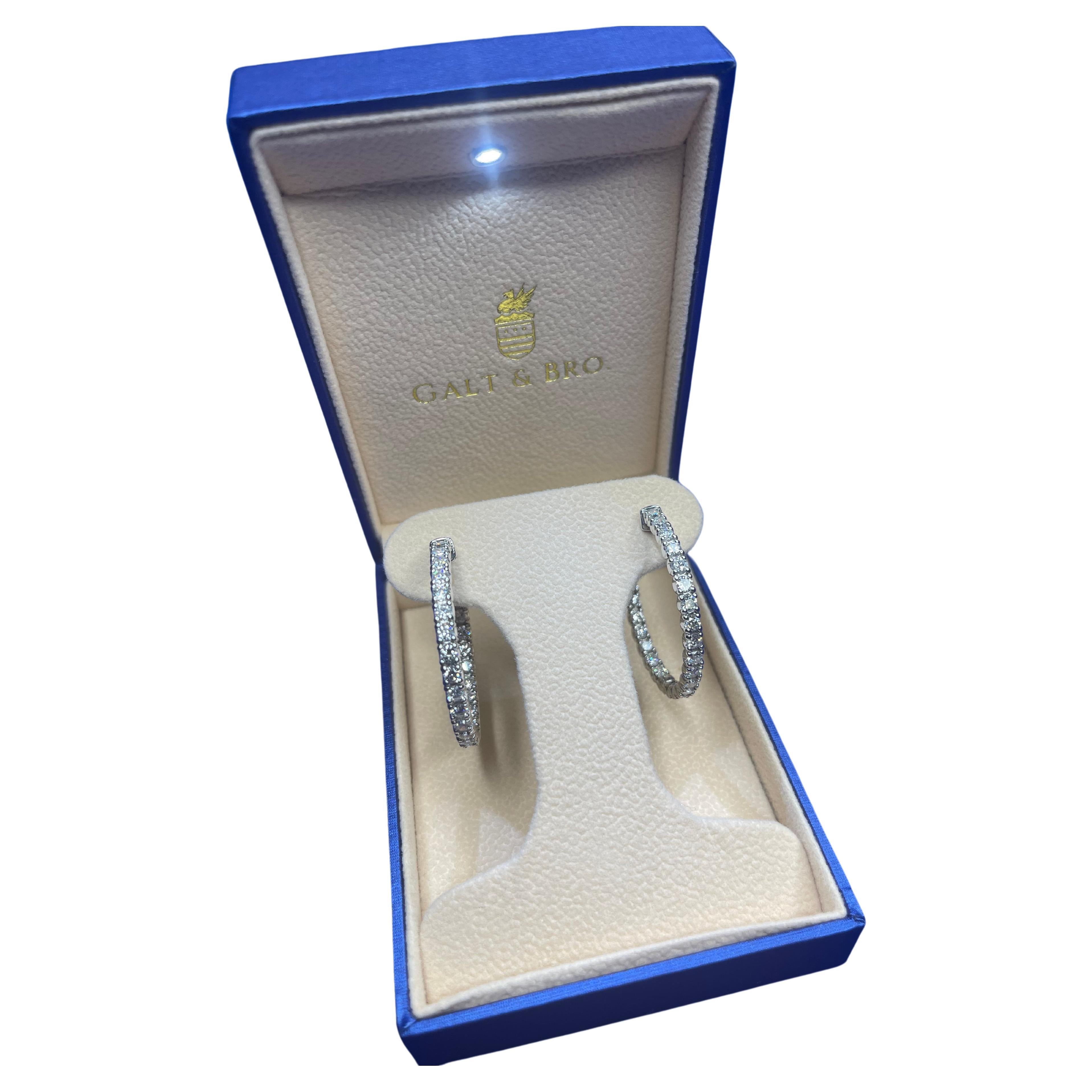 Pendientes de aro de diamantes de 3 quilates y 14 quilates de oro blanco clásico medio de cuatro quilates en Nuevo estado para la venta en Oakton, VA