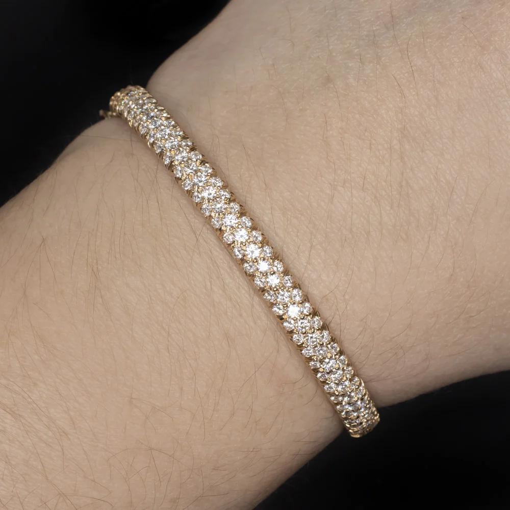 Contemporain Bracelet jonc pavé de diamants de 3 carats en or rose 18 carats en vente