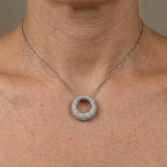 Collier avec pendentif circulaire en pavé de diamants de 3 carats, en or blanc 18 carats