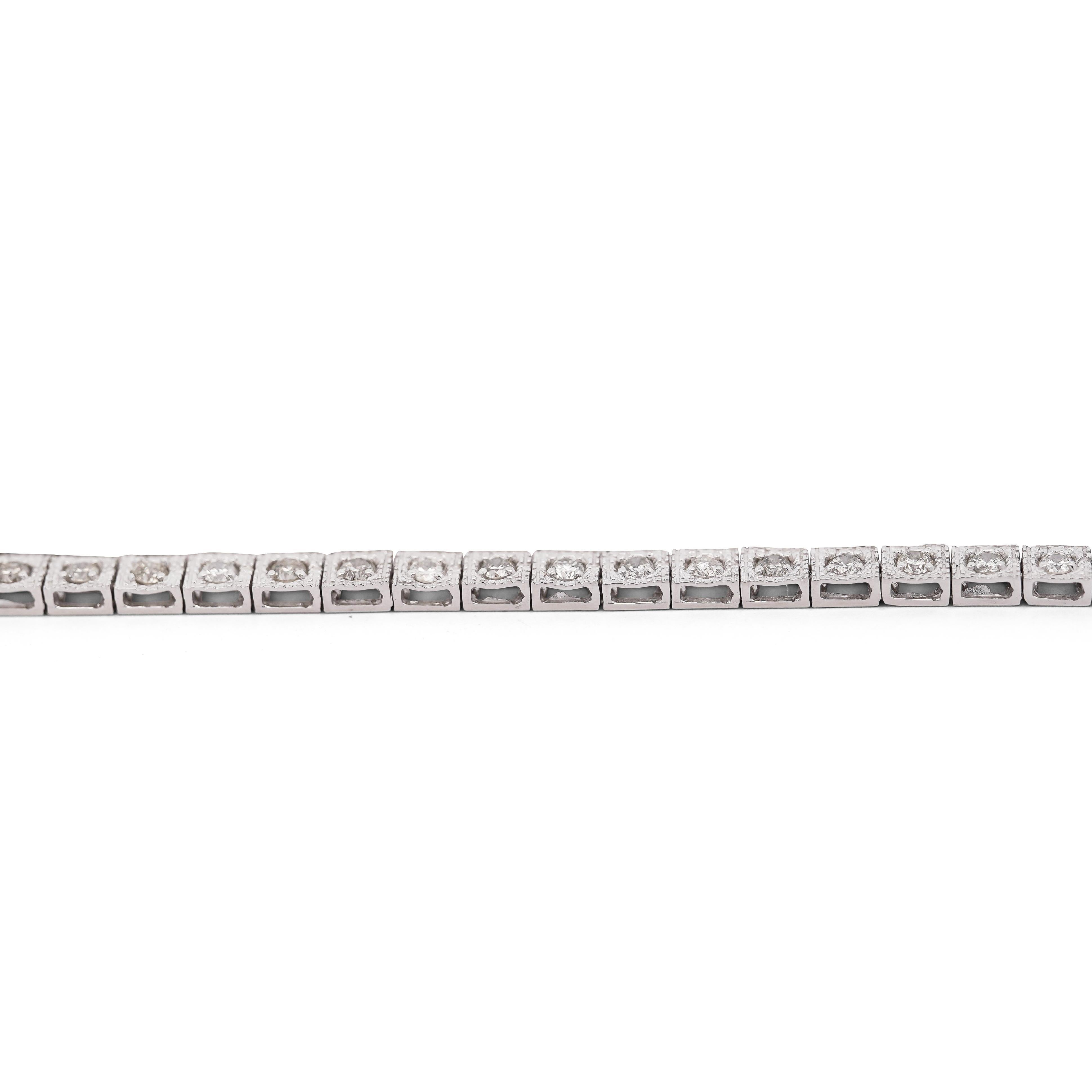 Taille brillant Collier de tennis avec chaîne en platine et pavé de diamants de 3 carats en vente