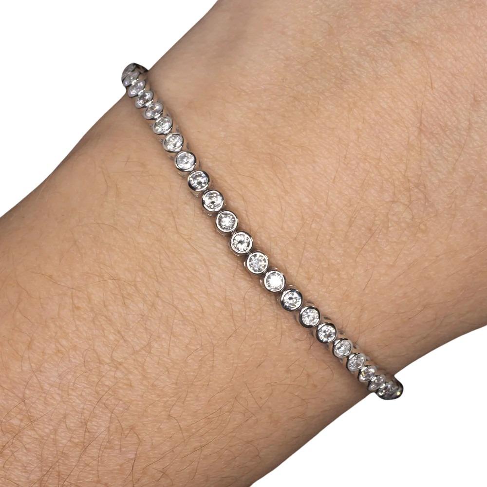 Taglio rotondo Brilliante da 3 carati con diamante rotondo taglio brillante con lunetta in oro bianco 14k in vendita