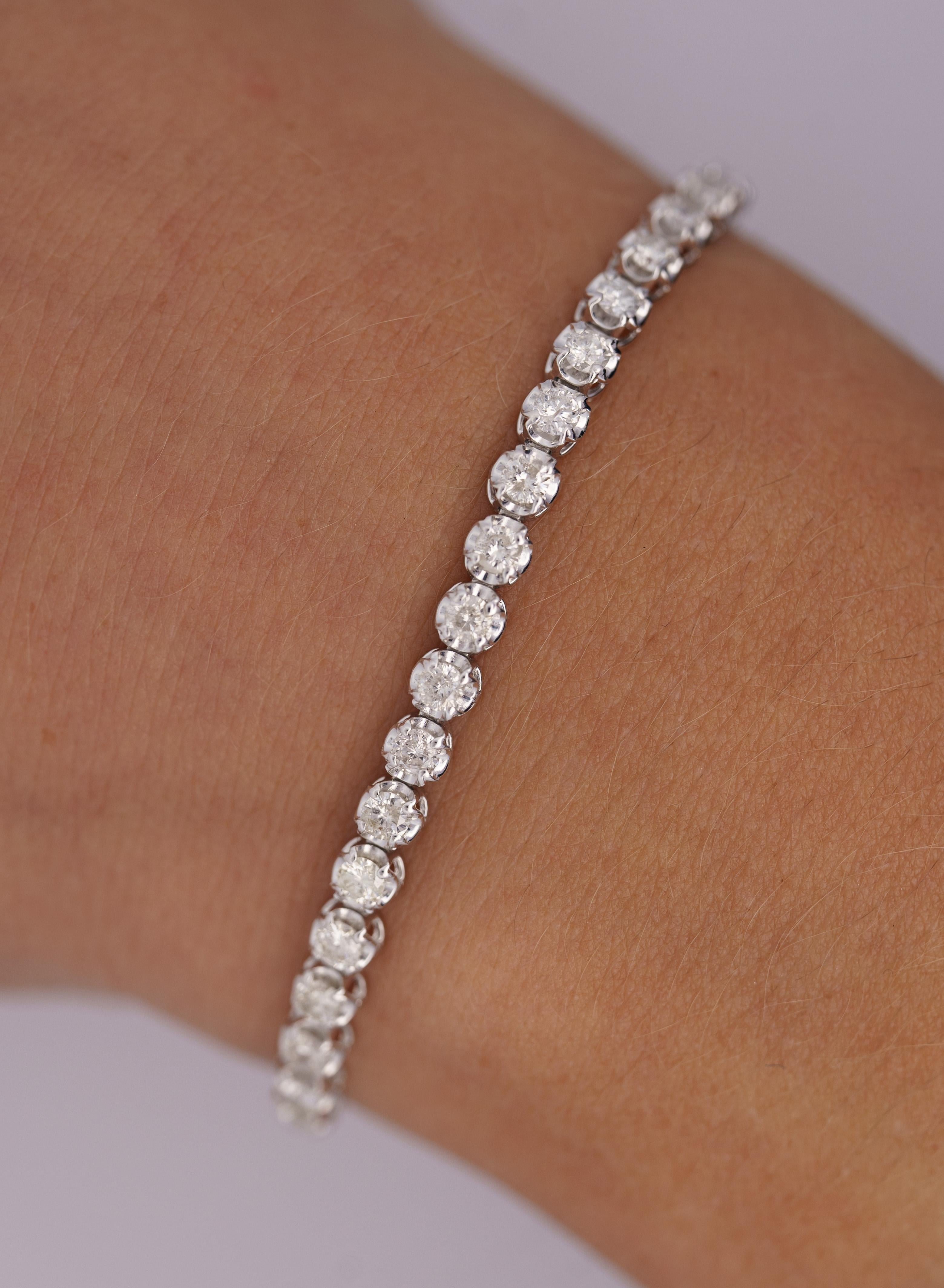 3 Carat Natural Diamond Tennis Bracelet in Platinum. This unisex diamond bracelet is the perfect luxury piece for either everyday wear or special occasions. The round cut, 4 prong set diamonds shine brightly along the whole length of the bracelet.