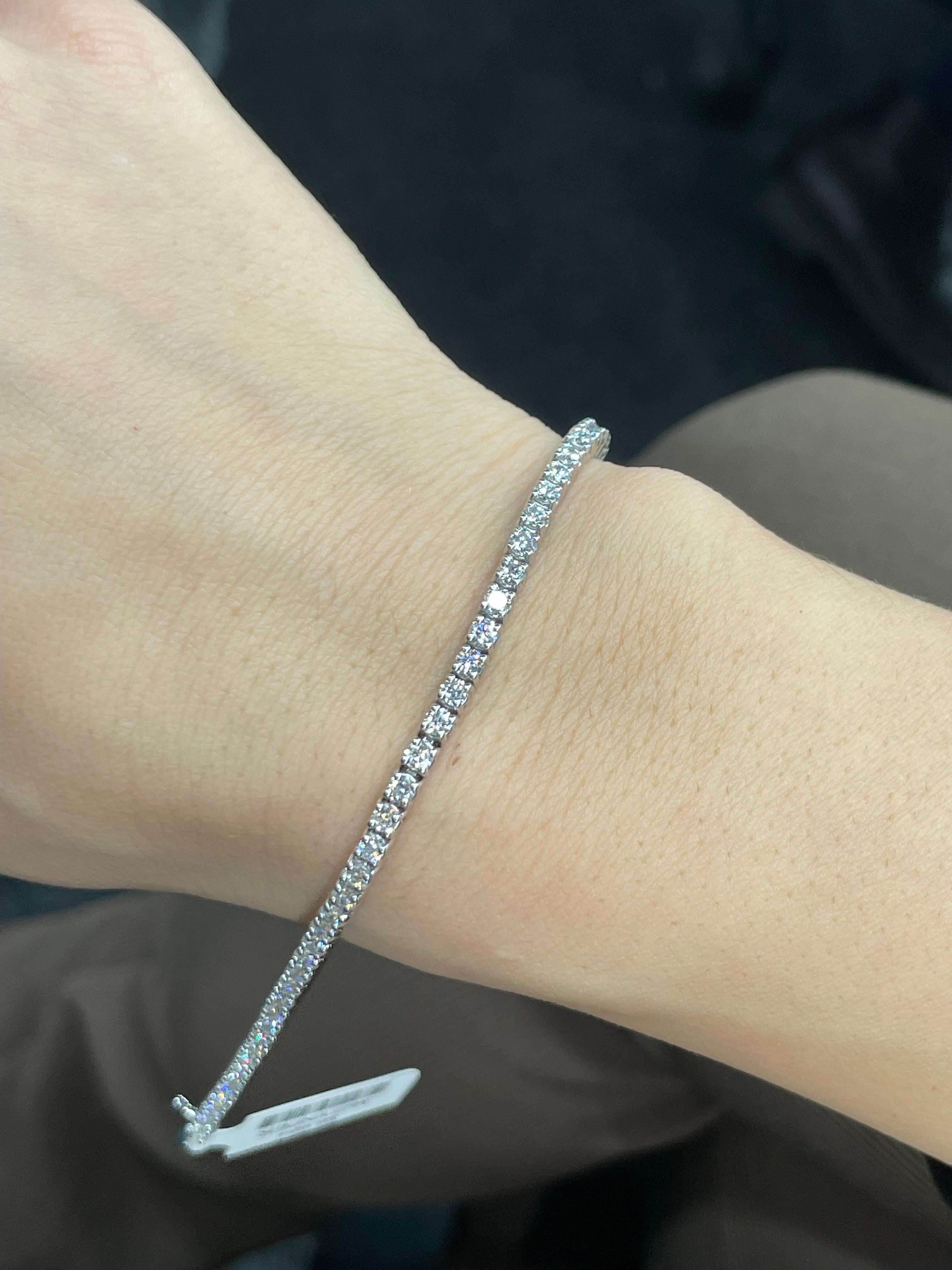 Bracciale tennis con diamanti da 3 carati in oro bianco 14 carati Media 0,05 carati in vendita 1