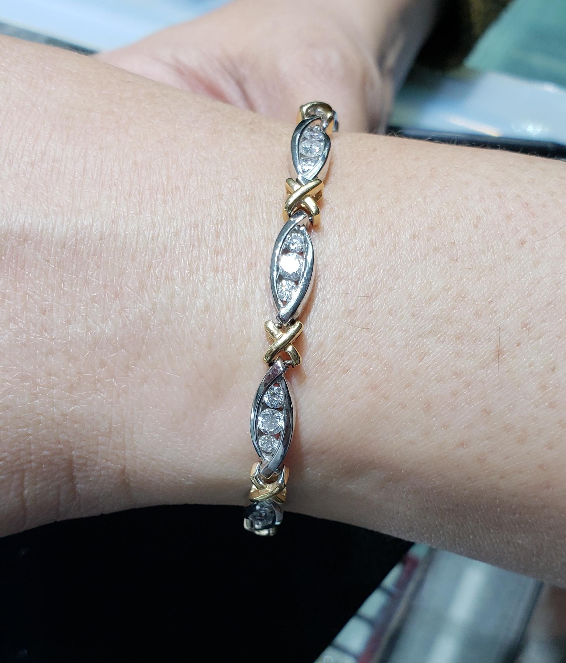 3 Carat Diamond 'X' Tennis Bracelet In New Condition For Sale In Sugar Land, TX