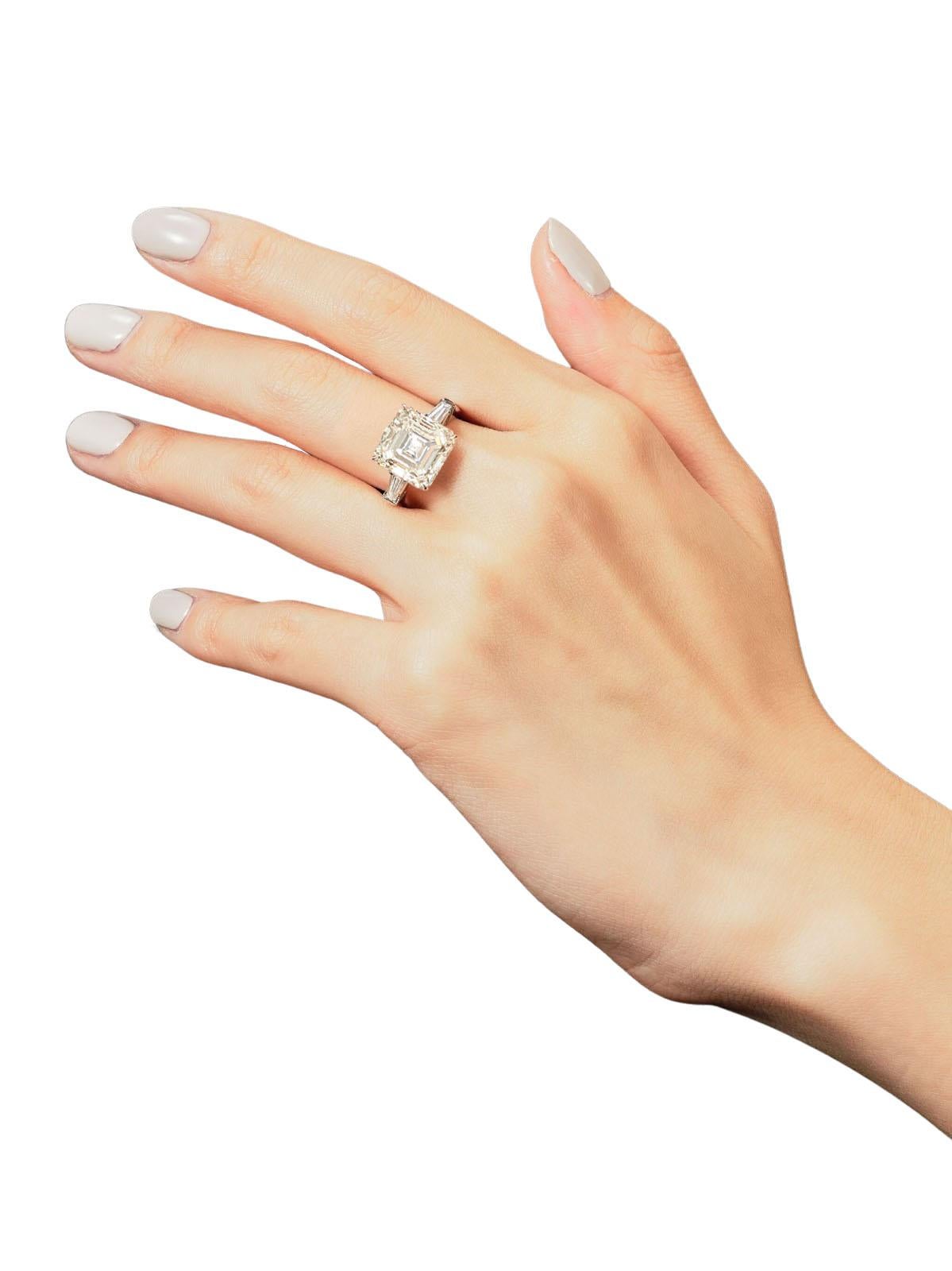 3 Carat E Color VS Emerald Square Diamond Cut 18K White Gold Ring In New Condition For Sale In Rome, IT