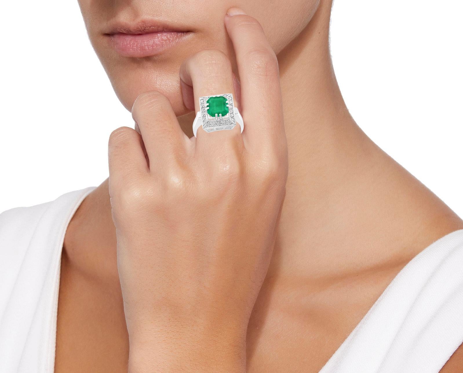 3 Carat Emerald Cut Colombian Emerald and Diamond 18 Karat Gold Ring Estate In Excellent Condition In New York, NY