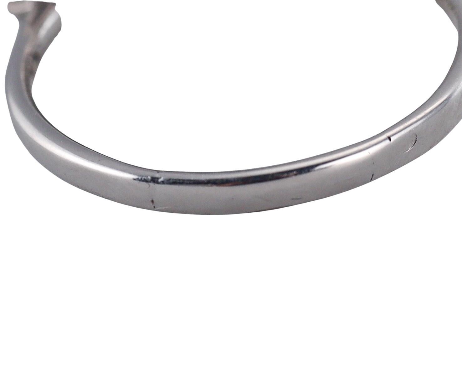 Donna Anello cocktail in platino con diamante smeraldo da 3 carati in vendita