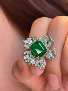3 Carat Emerald Flower Ring with White Diamonds