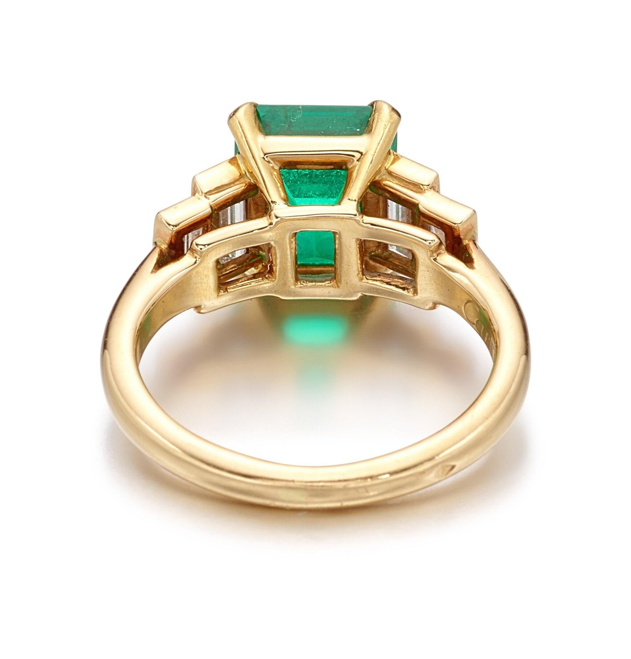 For Sale:  3 Carat Emerald gold ring, Natural Emerald Engagement ring for women 2