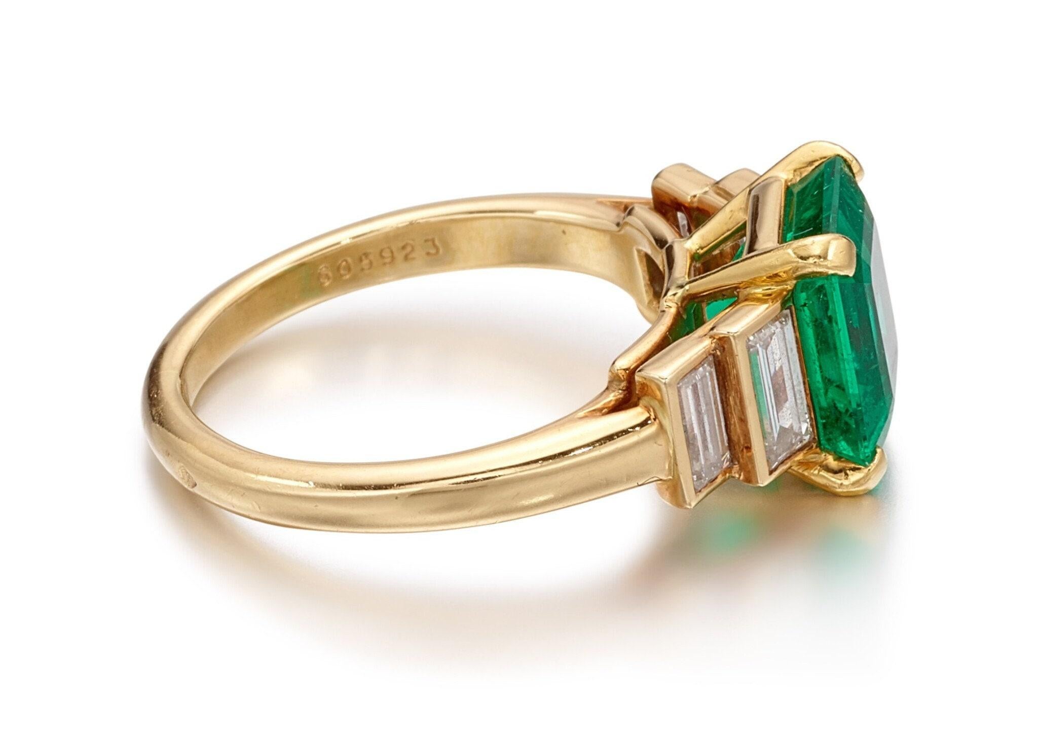 For Sale:  3 Carat Emerald gold ring, Natural Emerald Engagement ring for women 3