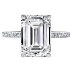 3 Carat Emerald Halo Diamond Ring 18K Gold Effortless Elegance