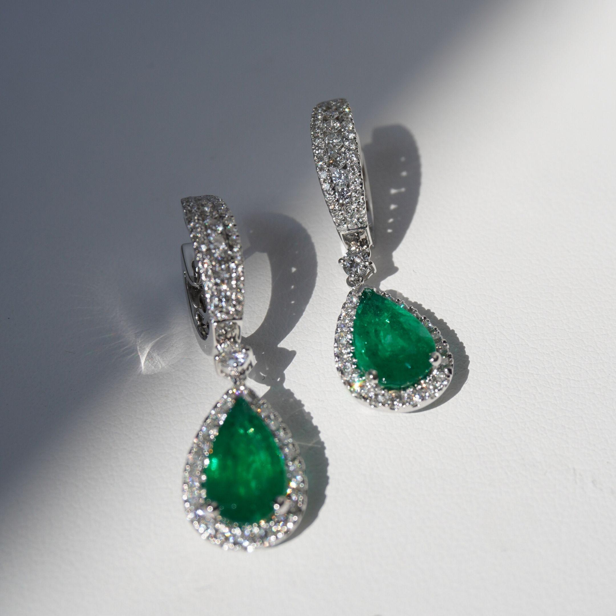 Emerald Weight: 3.09 CT
Measurements: 10 x 6.5 mm
Diamond Weight: 0.95 CT
Metal: 18K White Gold
Gold Weight: 5.44 gm
Shape: Pear
Color: Intense Green
Hardness: 7.5-8
Birthstone: May