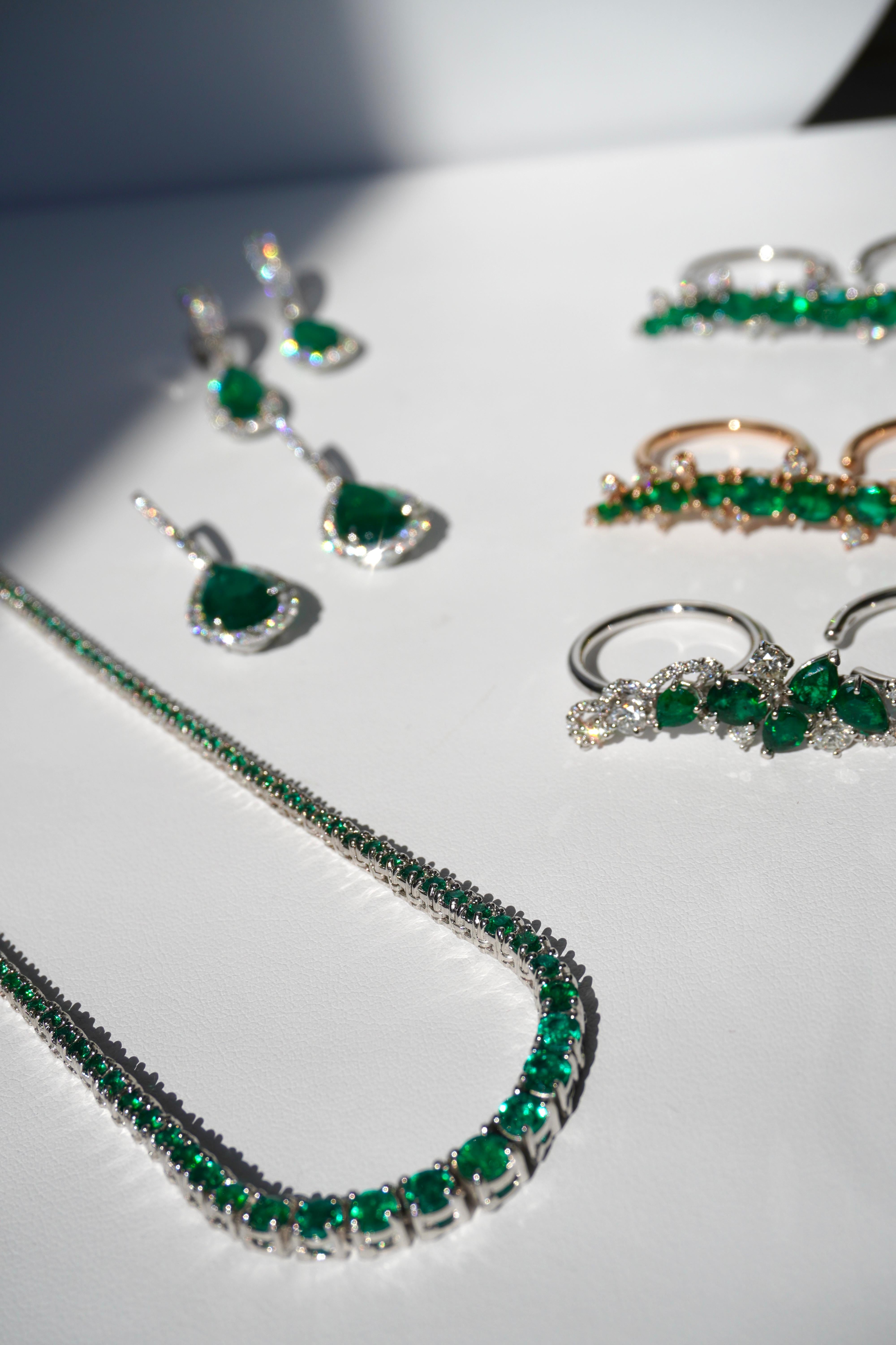 Contemporary 3 Carat Emerald Pear Drop Earrings, Dangle Earrings, Emerald Pear, 18k Gold For Sale