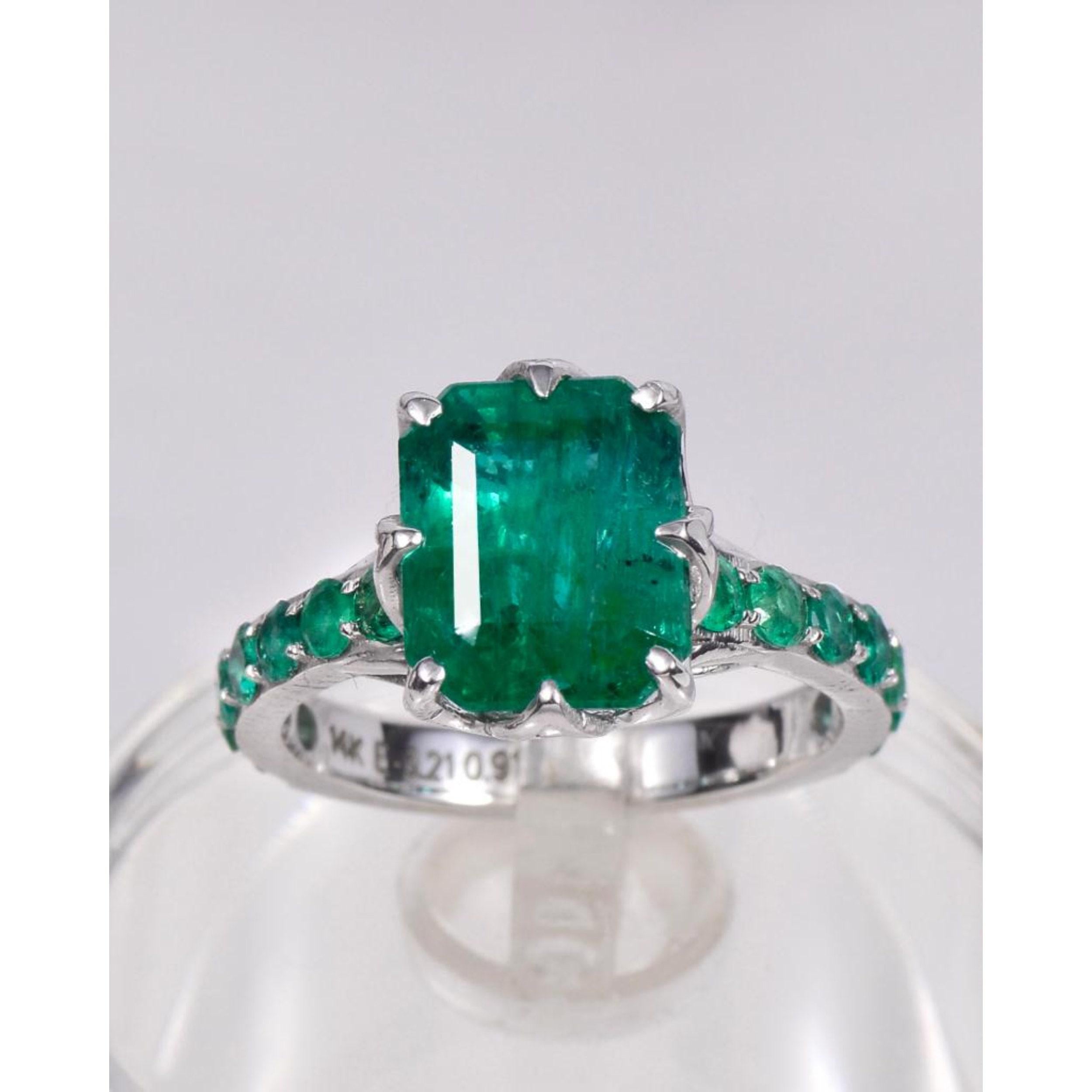 For Sale:  3 Carat Emerald Statement Ring, Natural Emerald Engagement Ring 5