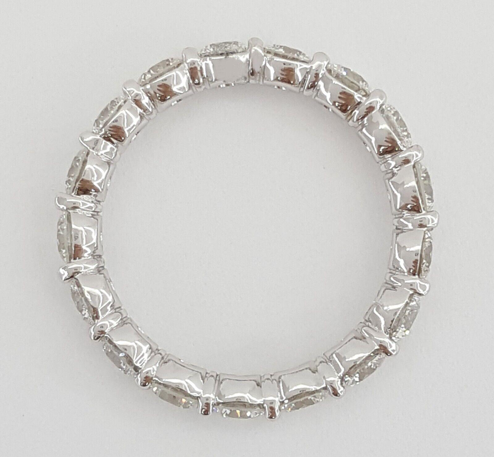 Taille ronde 3 Carat Eternity Band Round Brilliant Cut Diamond Ring (bague d'éternité à diamant rond et brillant) en vente