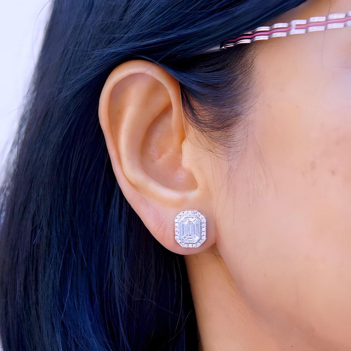 3 Karat facettierter up mit einem abnehmbaren  Diamantohrringe im Smaragdschliff im Zustand „Neu“ in Khet Bang Rak, Krung Thep Maha Nakhon