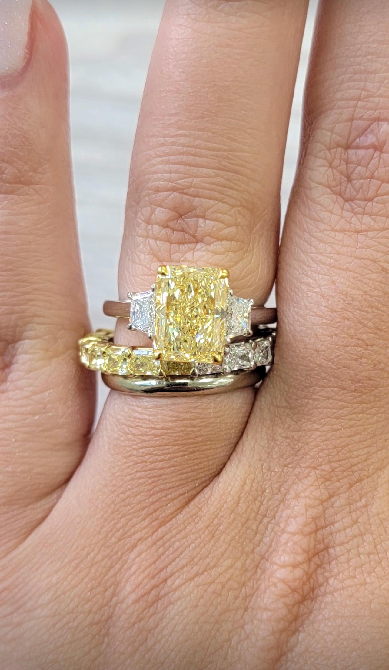 3 Carat GIA Flawless Fancy Light Yellow Elongated Radiant Diamond Ring In New Condition For Sale In New York, NY