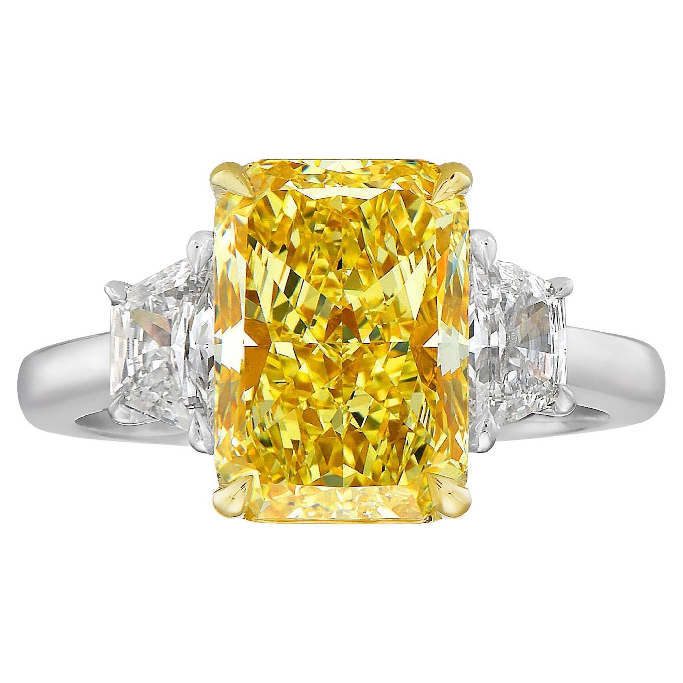 Bague fantaisie jaune clair allongée avec diamant radiant de 3 carats sans défaut GIA