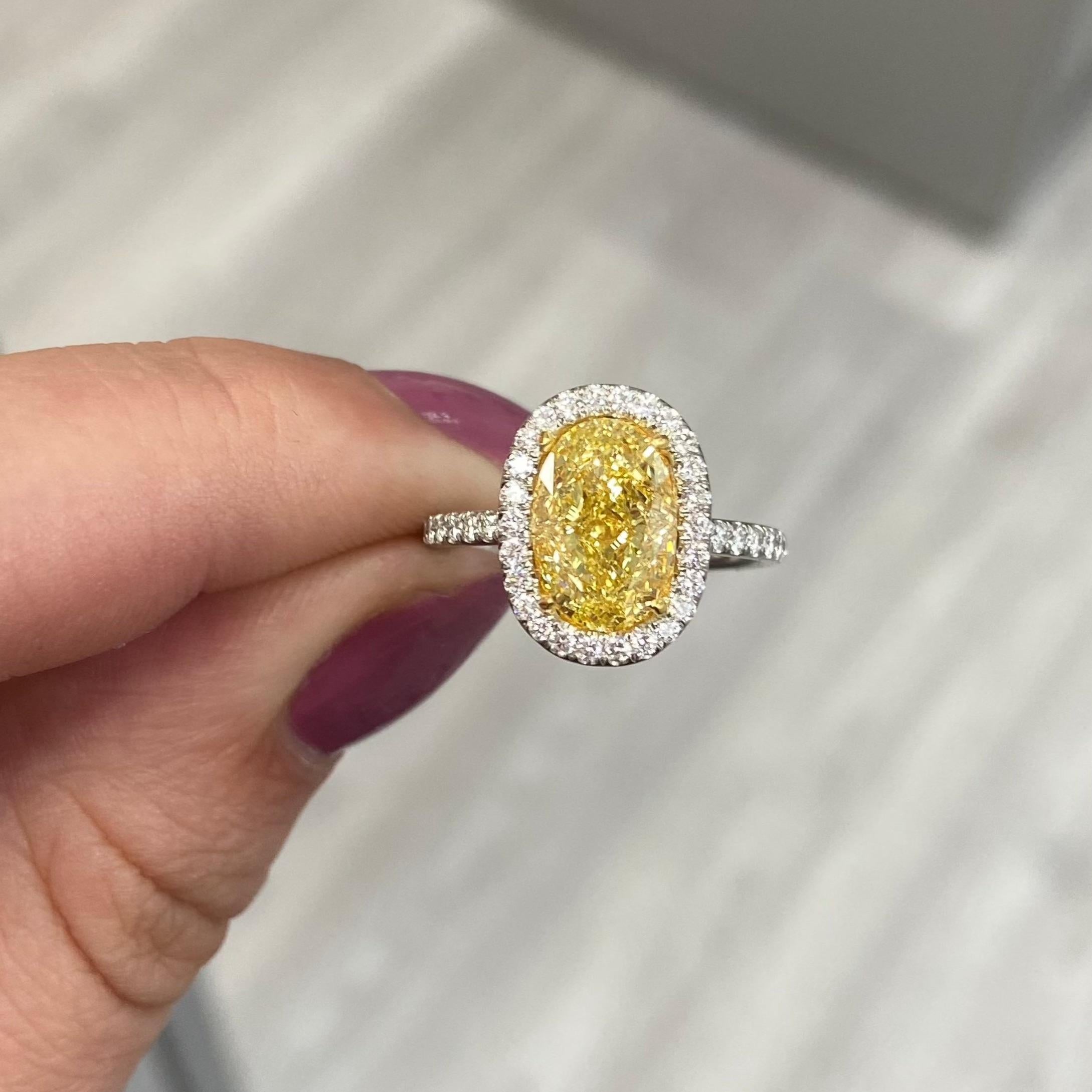 Juicy 3ct Fancy Yellow Oval full of color, no bow tie and amazing shine
Set in a Platinum and 18kt Yellow Gold ring with 0.78ct of white rounds
