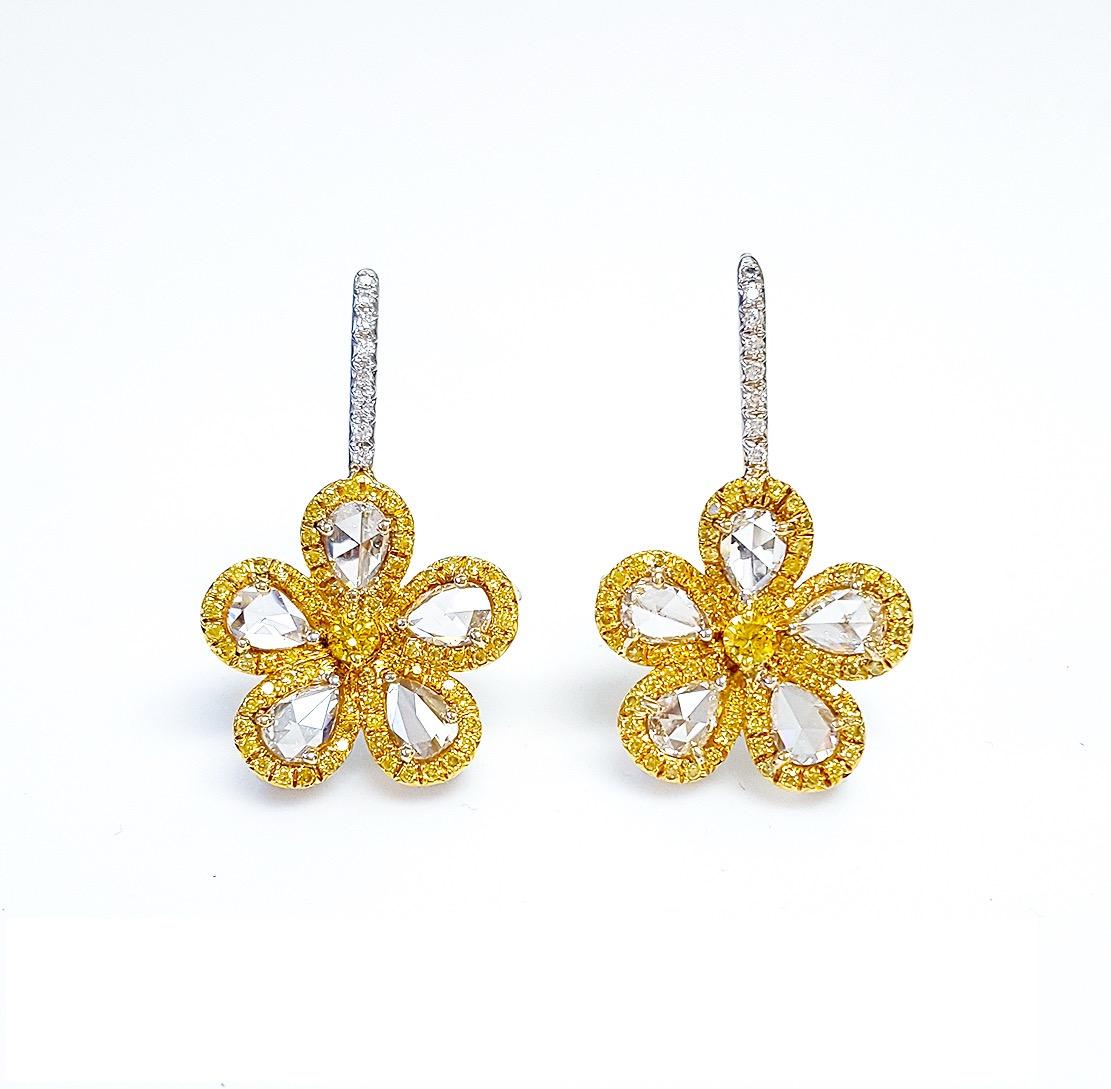 3 Carat Fancy Yellow & White Diamond Flower Drop Earrings Or 18 Karat. GIA en vente 1