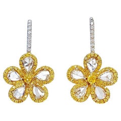 3 Karat Fancy Yellow & White Diamond Flower Drop Ohrringe 18 Karat Gold. GIA