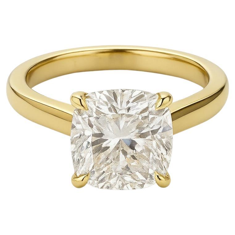 Bague en or jaune avec diamant 3 carats de couleur G VVS2 et taille coussin