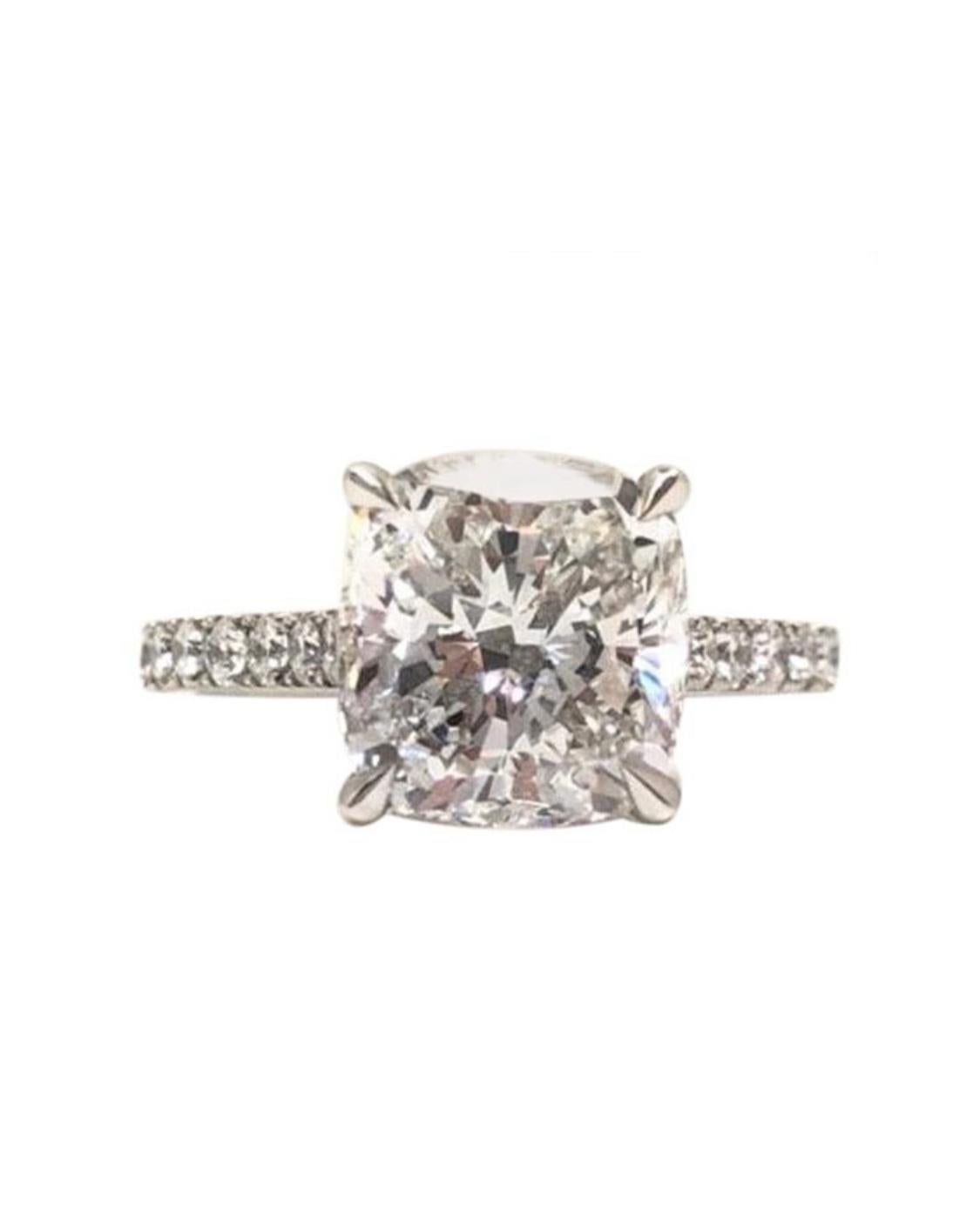 Bague de fiançailles sur mesure en platine avec diamant coussin de 3 carats certifié GIA de couleur G en vente 2