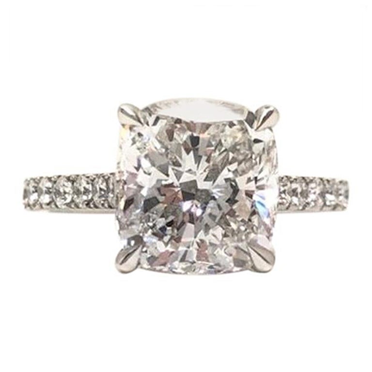 Bague de fiançailles sur mesure en platine avec diamant coussin de 3 carats certifié GIA de couleur G