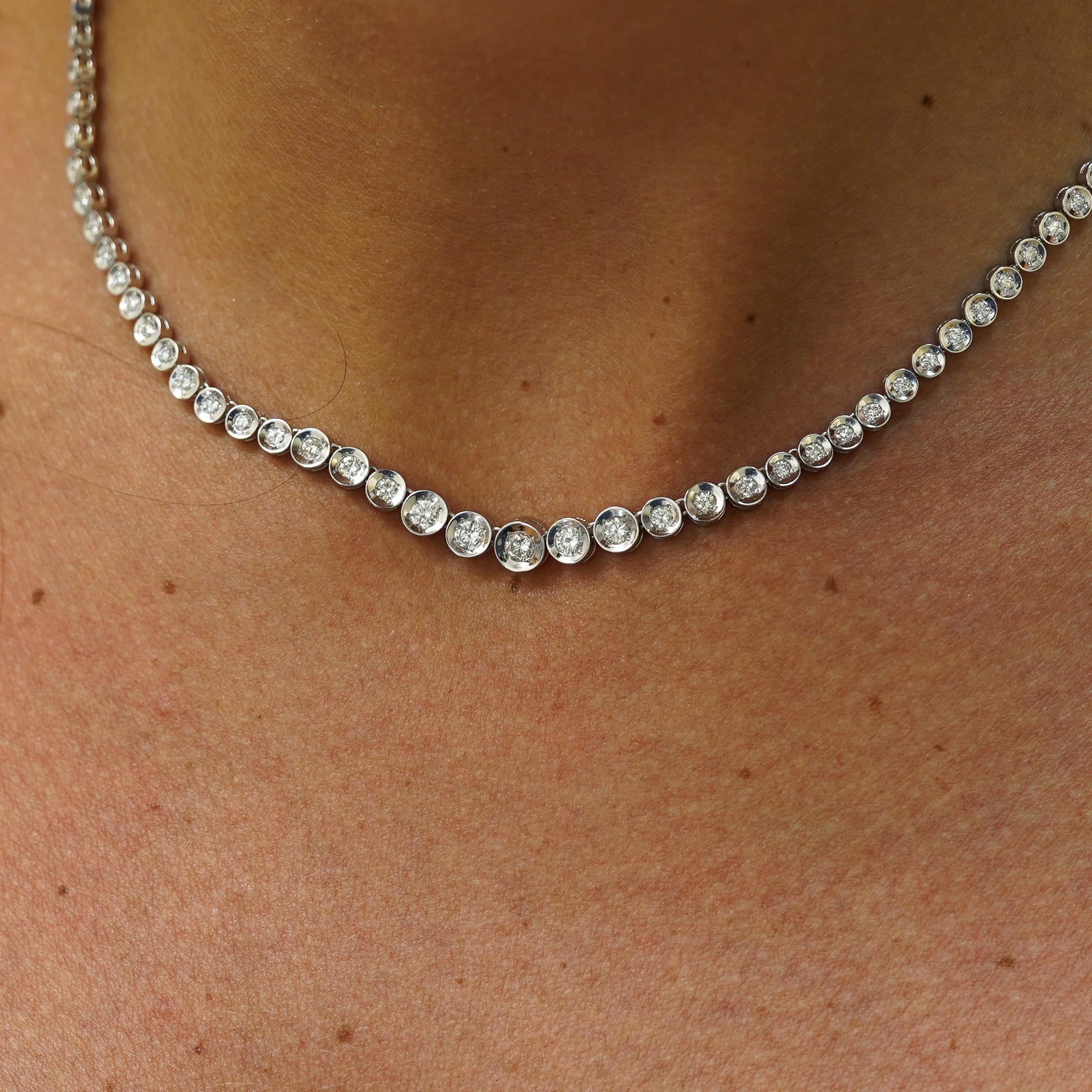 Moderne 3 Carat Graduated Thick Bezel Diamond Platinum Tennis Necklace en vente